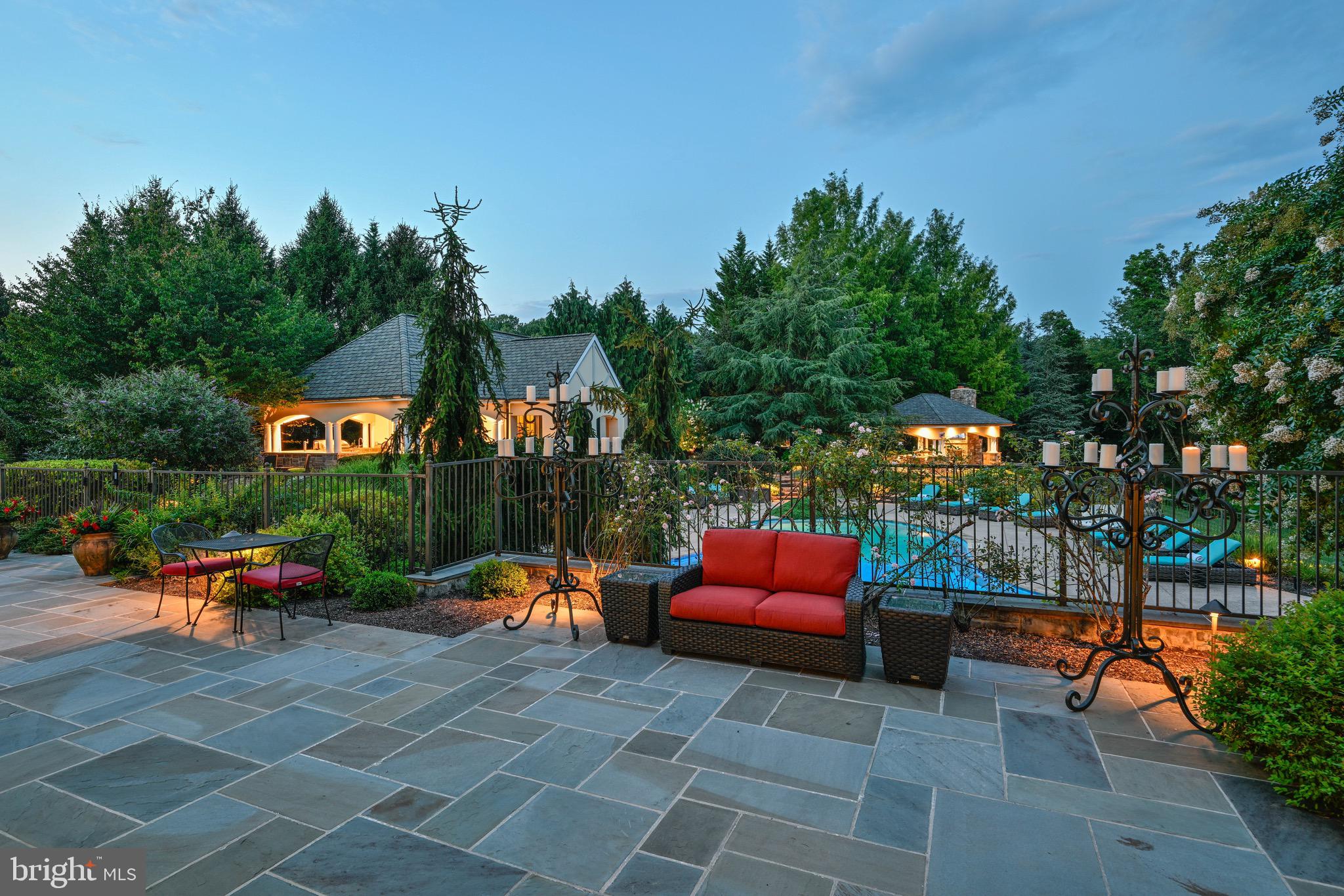 NICHOLSONS MANOR - Residential