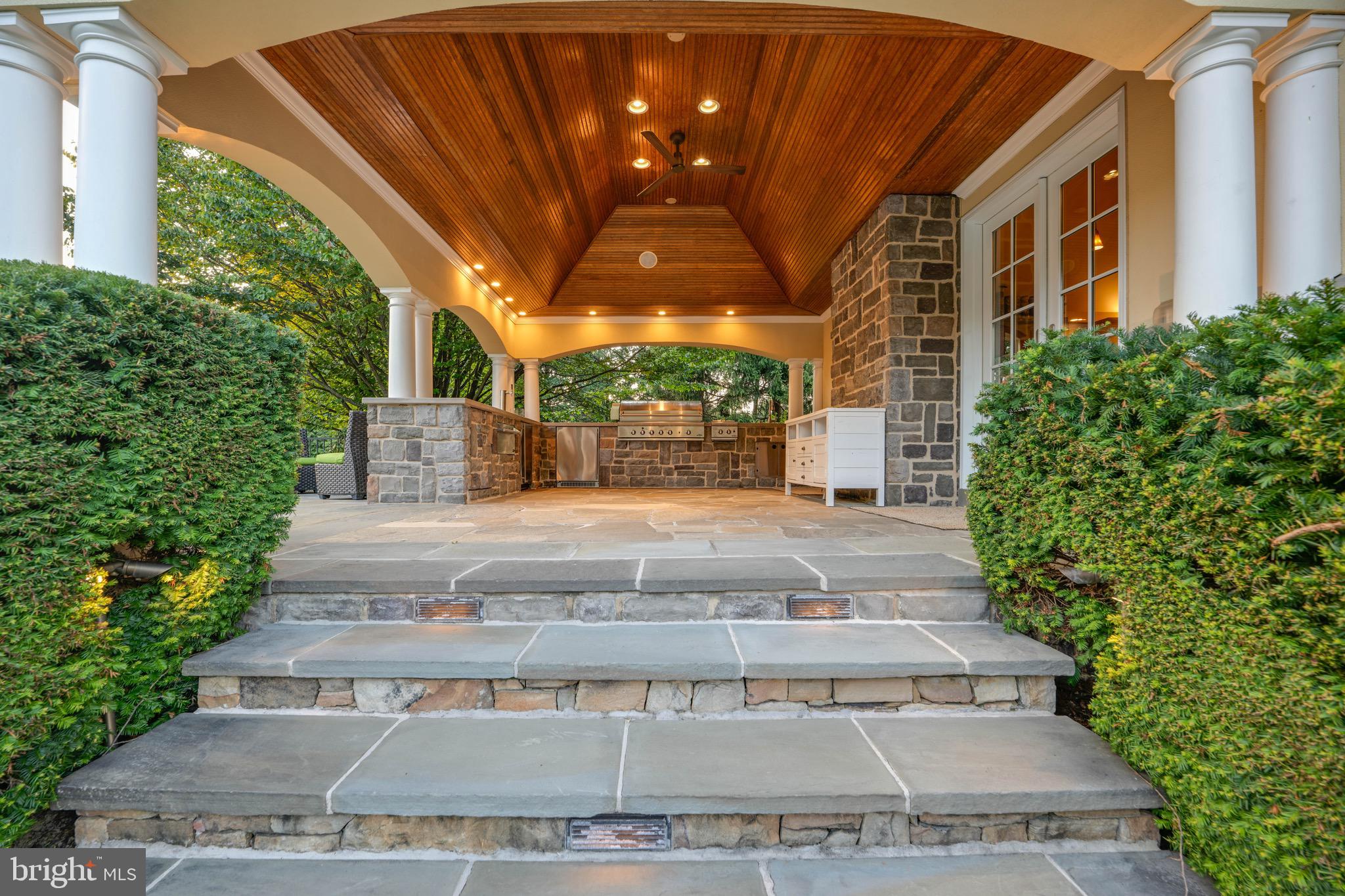 NICHOLSONS MANOR - Residential