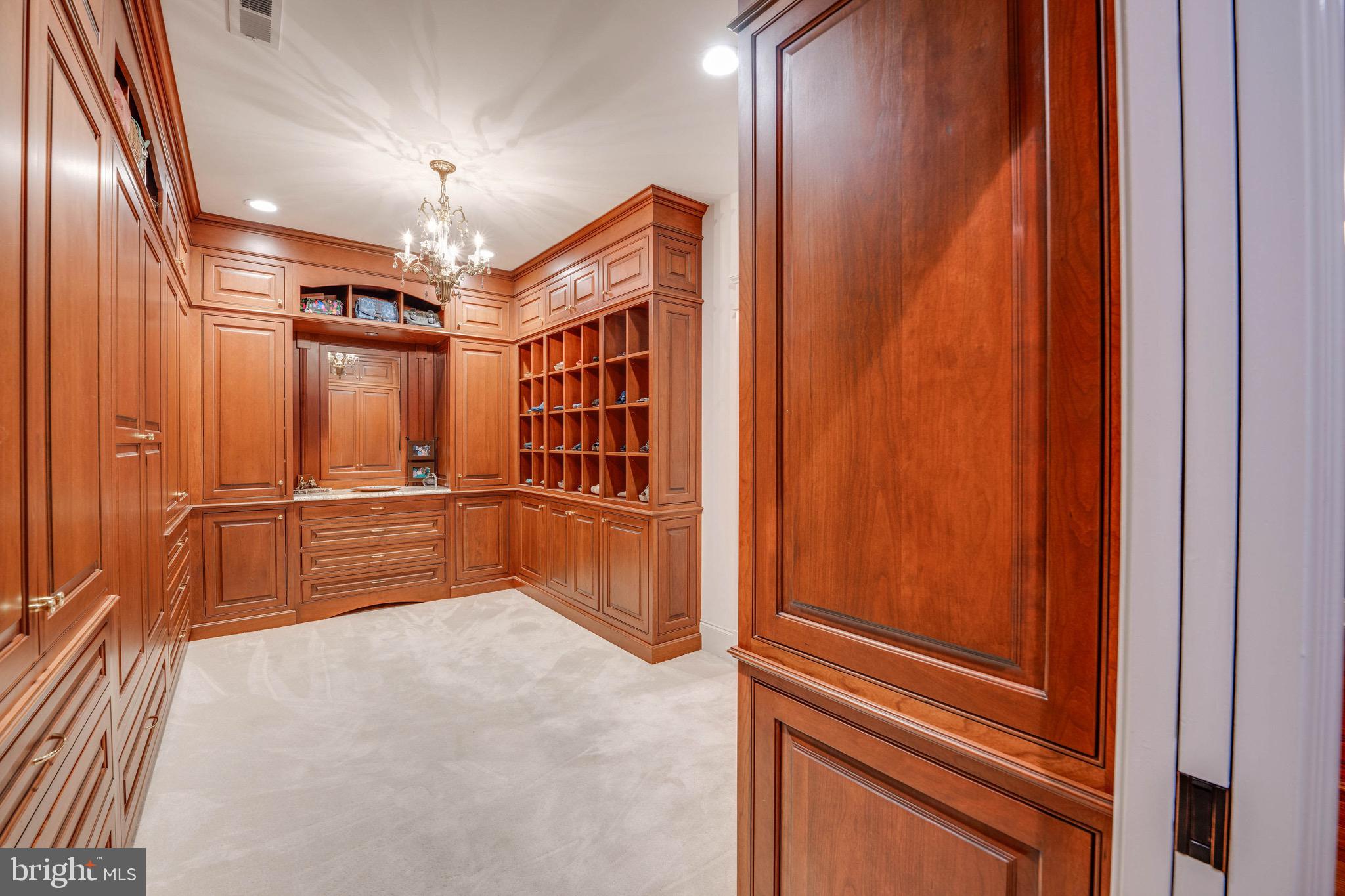 NICHOLSONS MANOR - Residential