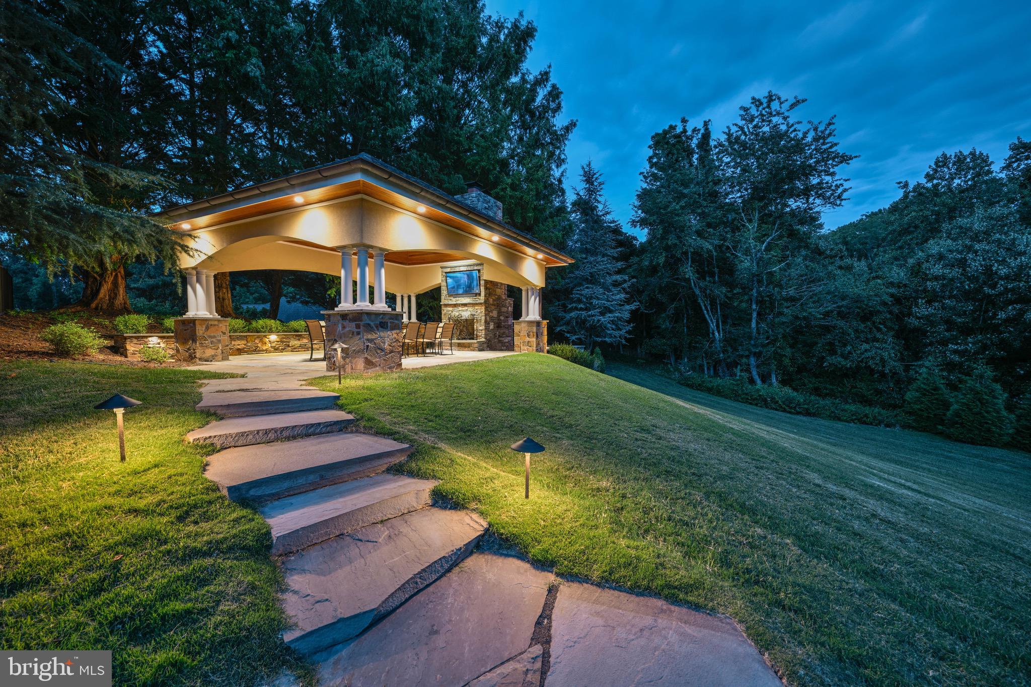 NICHOLSONS MANOR - Residential