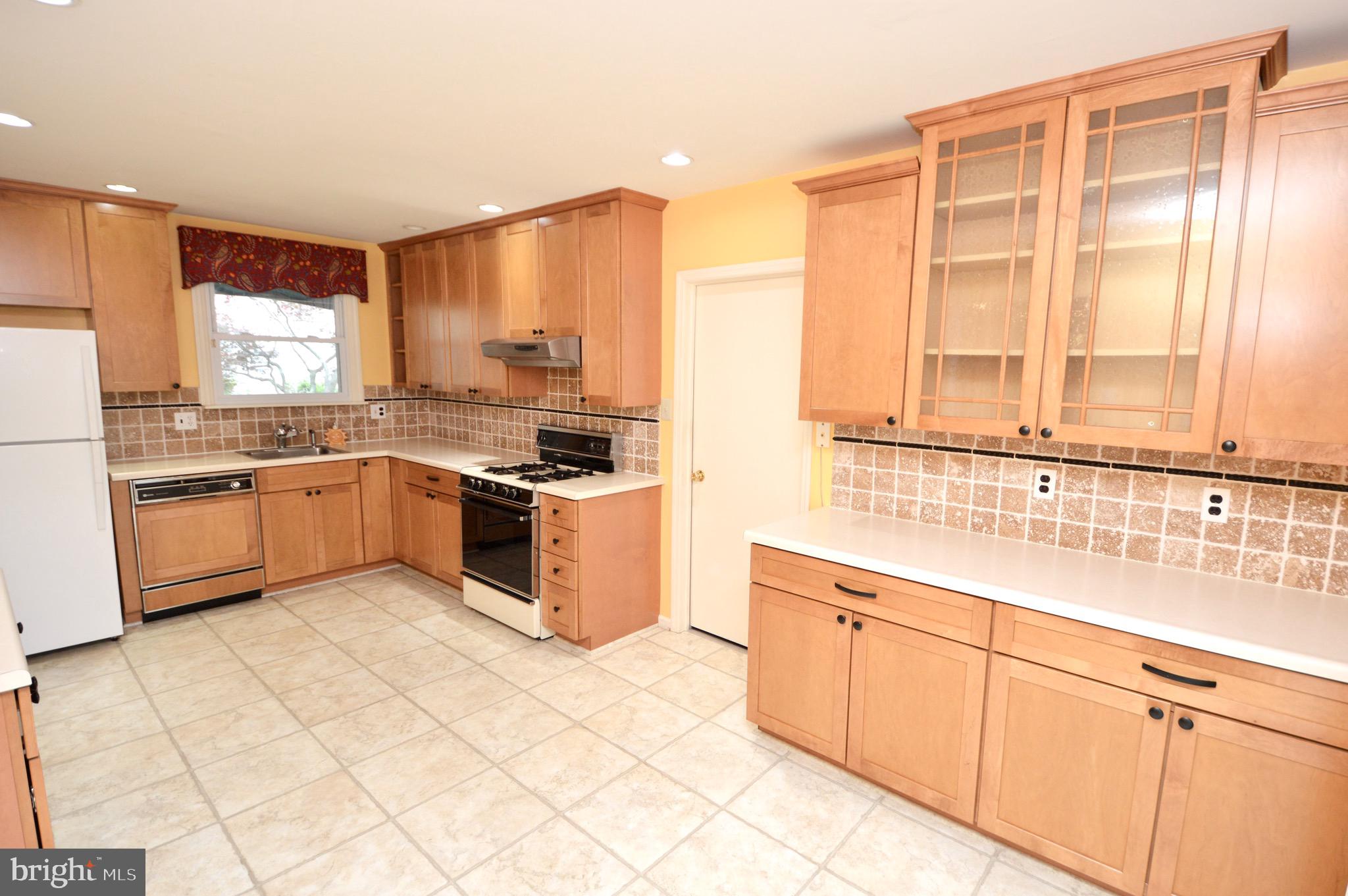 1121 CRANE DRIVE