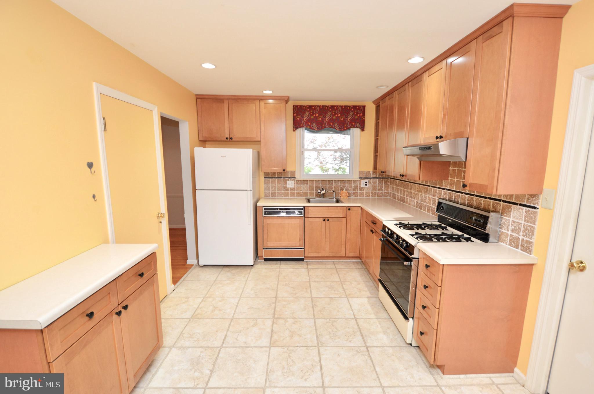 1121 CRANE DRIVE