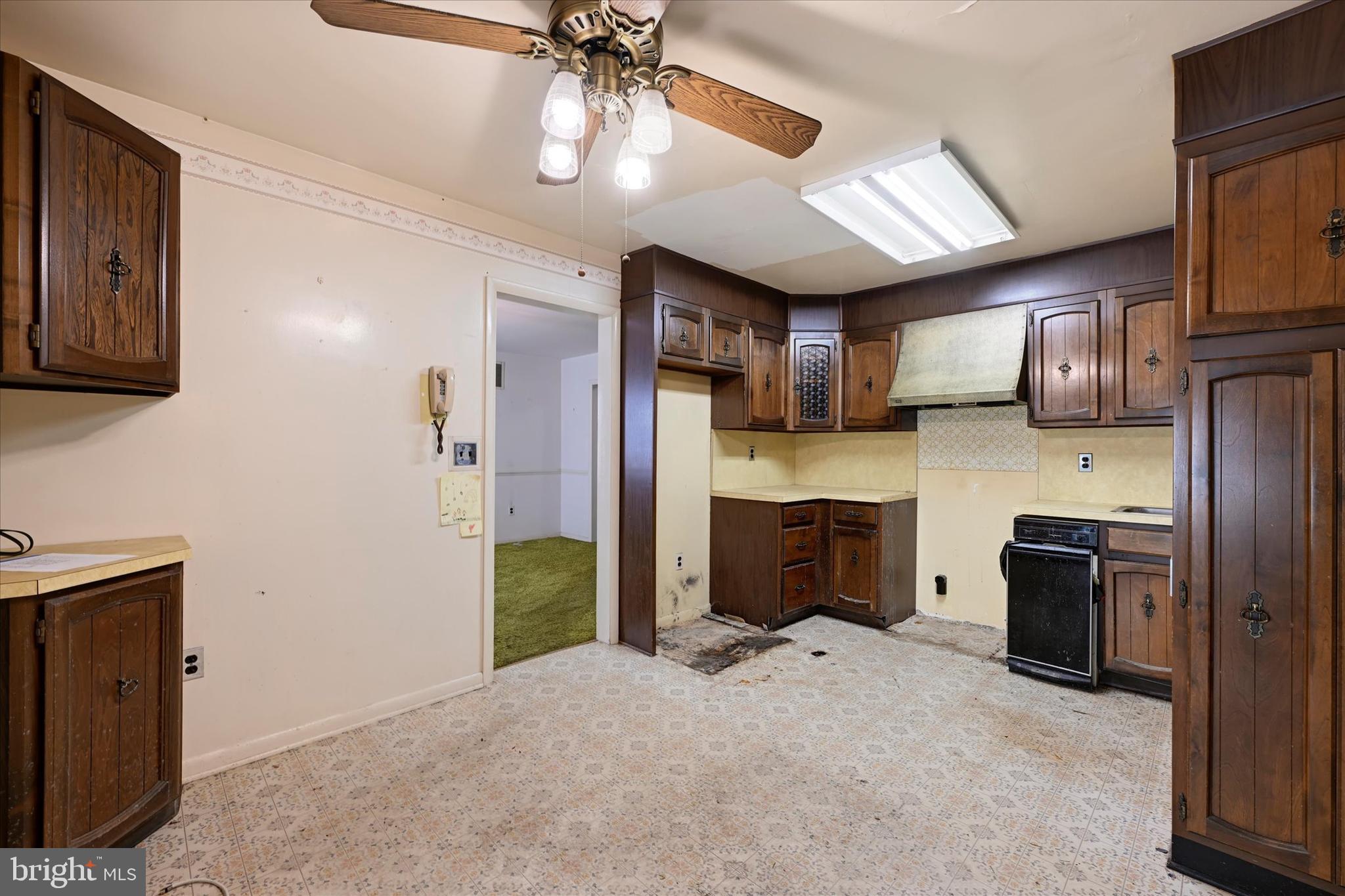 MANOR WOODS - Residential