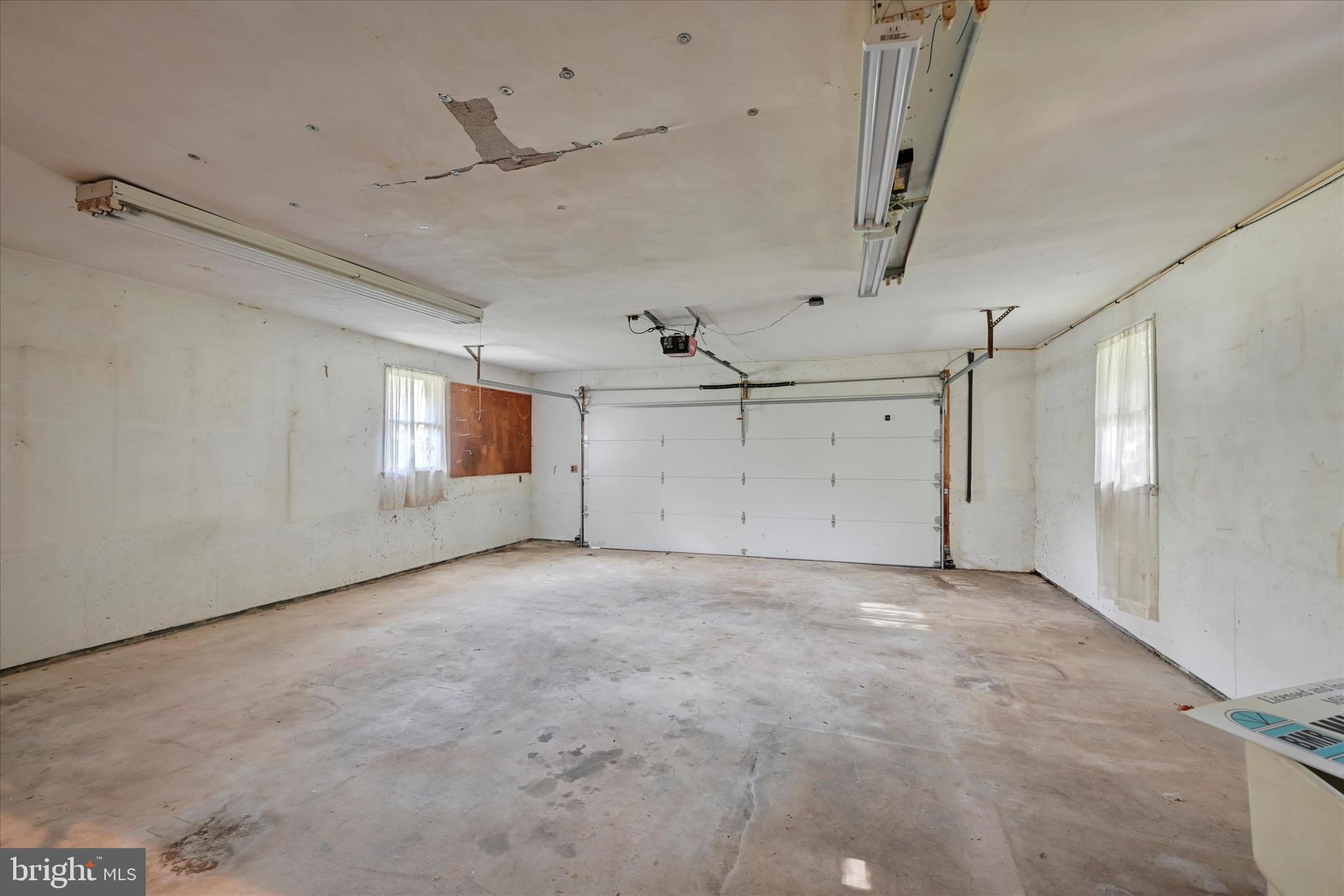 MANOR WOODS - Residential