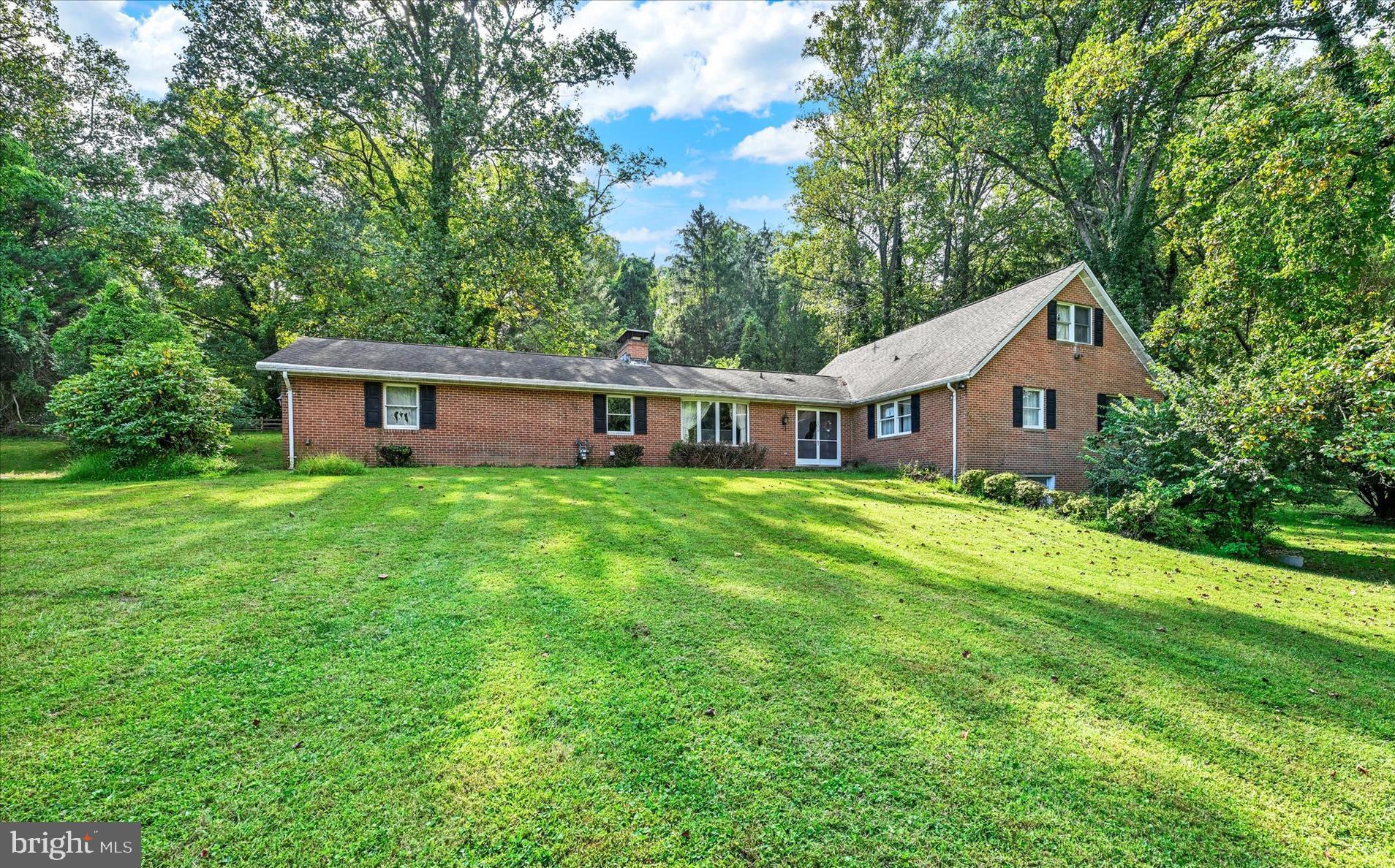 MANOR WOODS - Residential