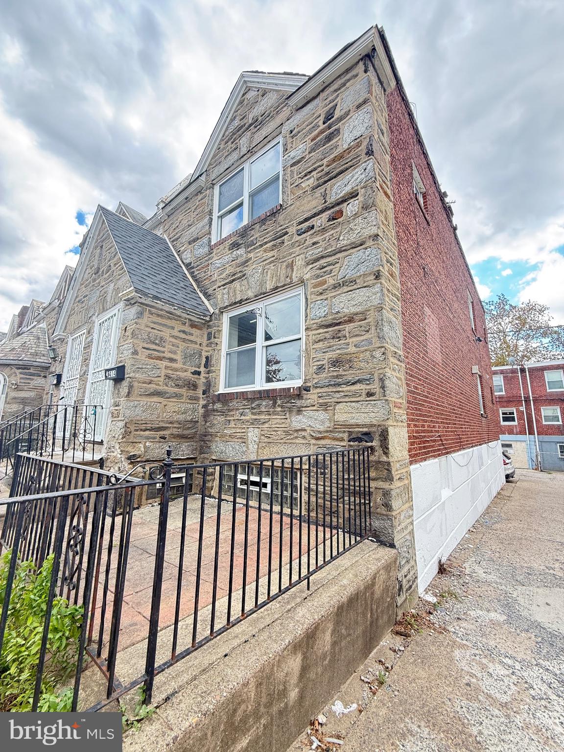 OXFORD CIRCLE - Residential