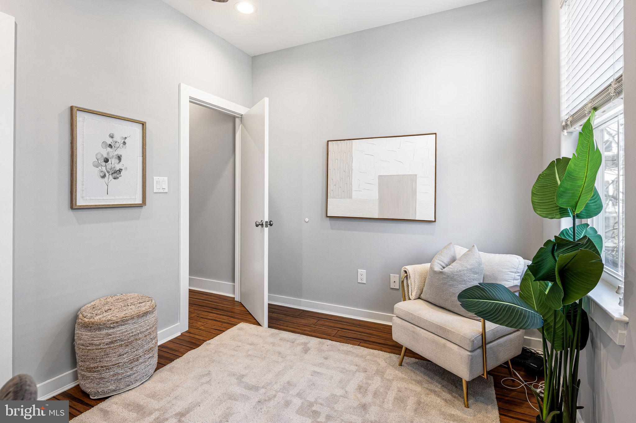 POINT BREEZE - Residential