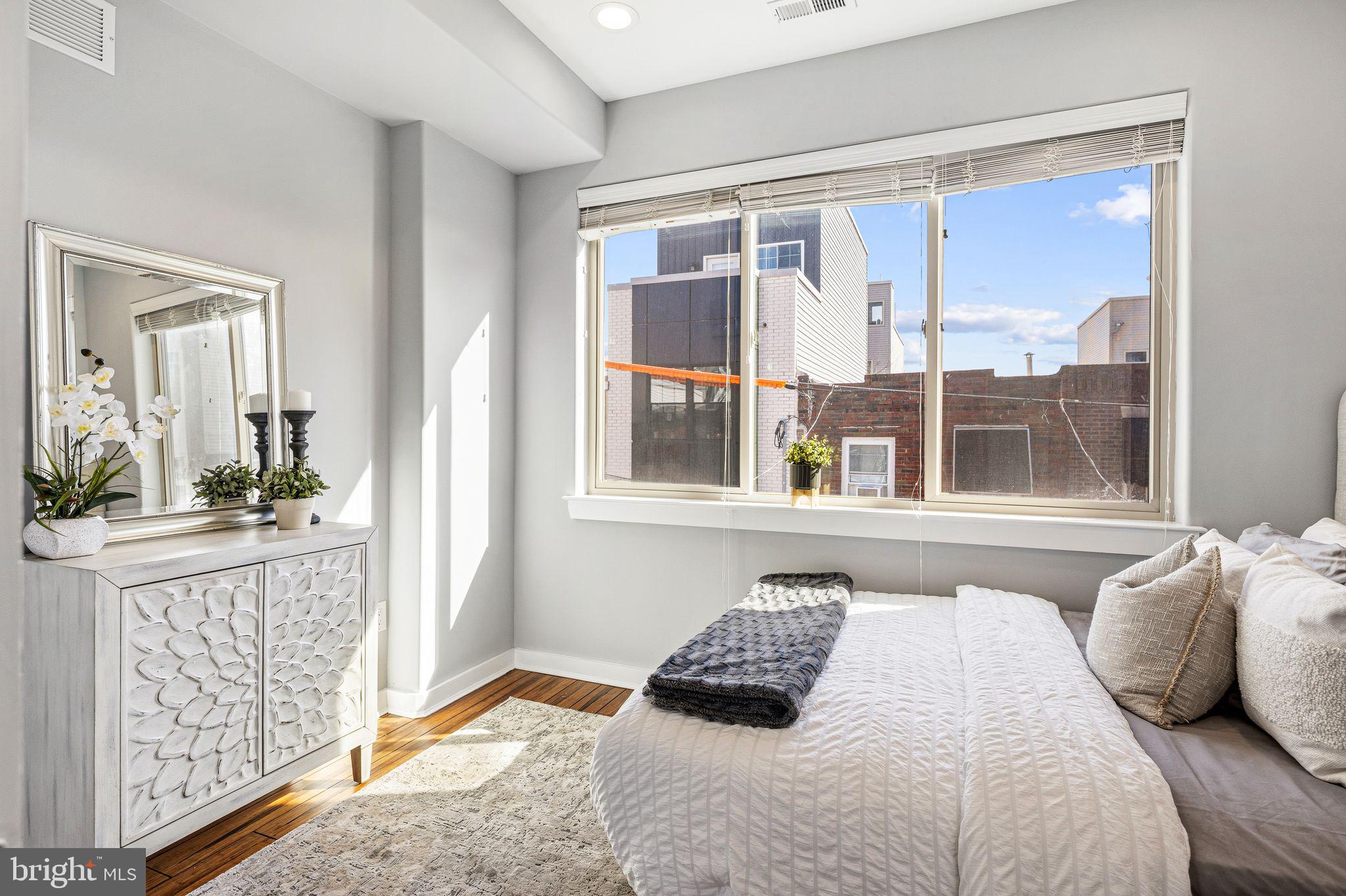 POINT BREEZE - Residential