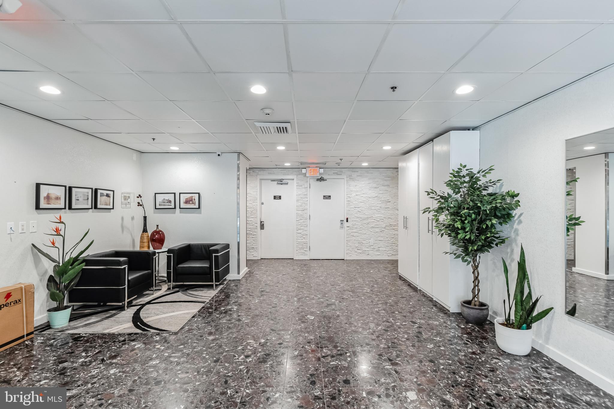 LOGAN SQUARE - Residential