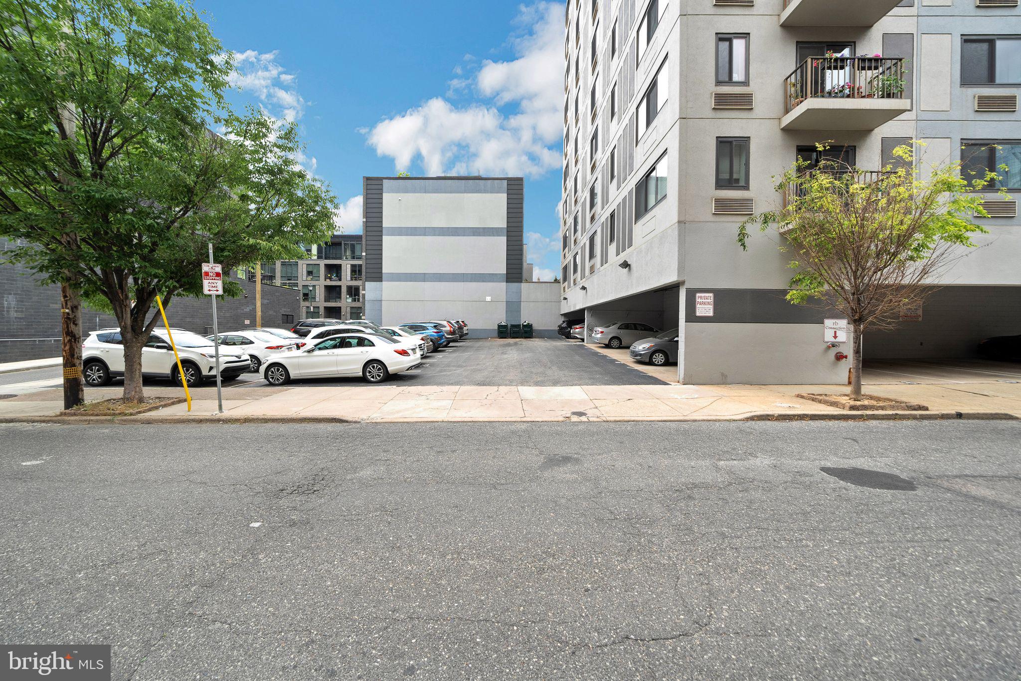 LOGAN SQUARE - Residential