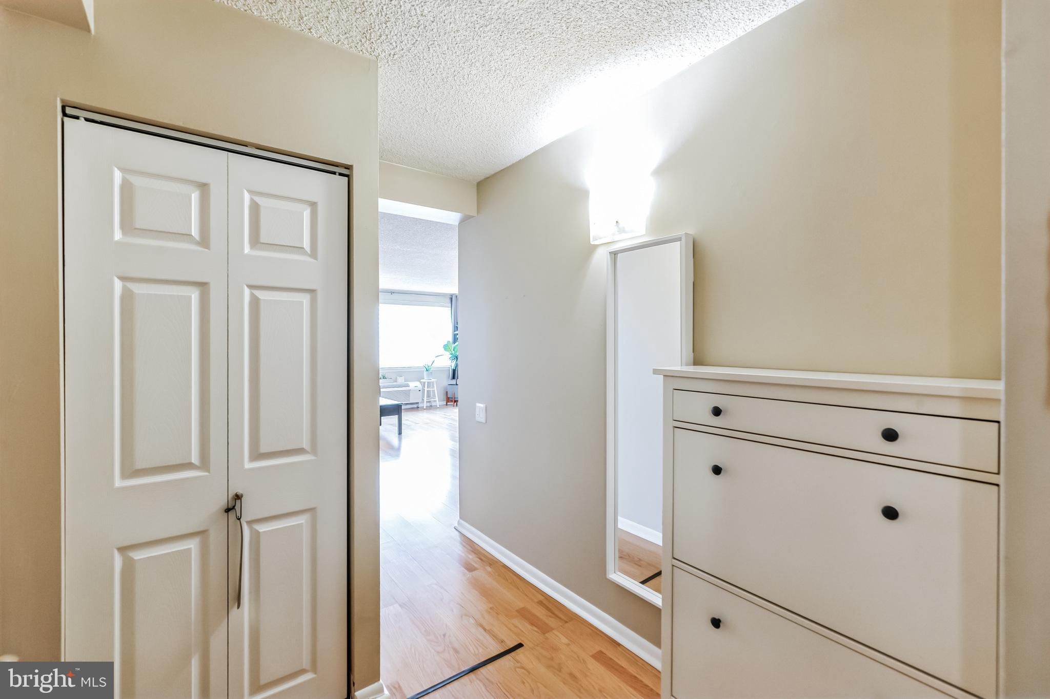 LOGAN SQUARE - Residential