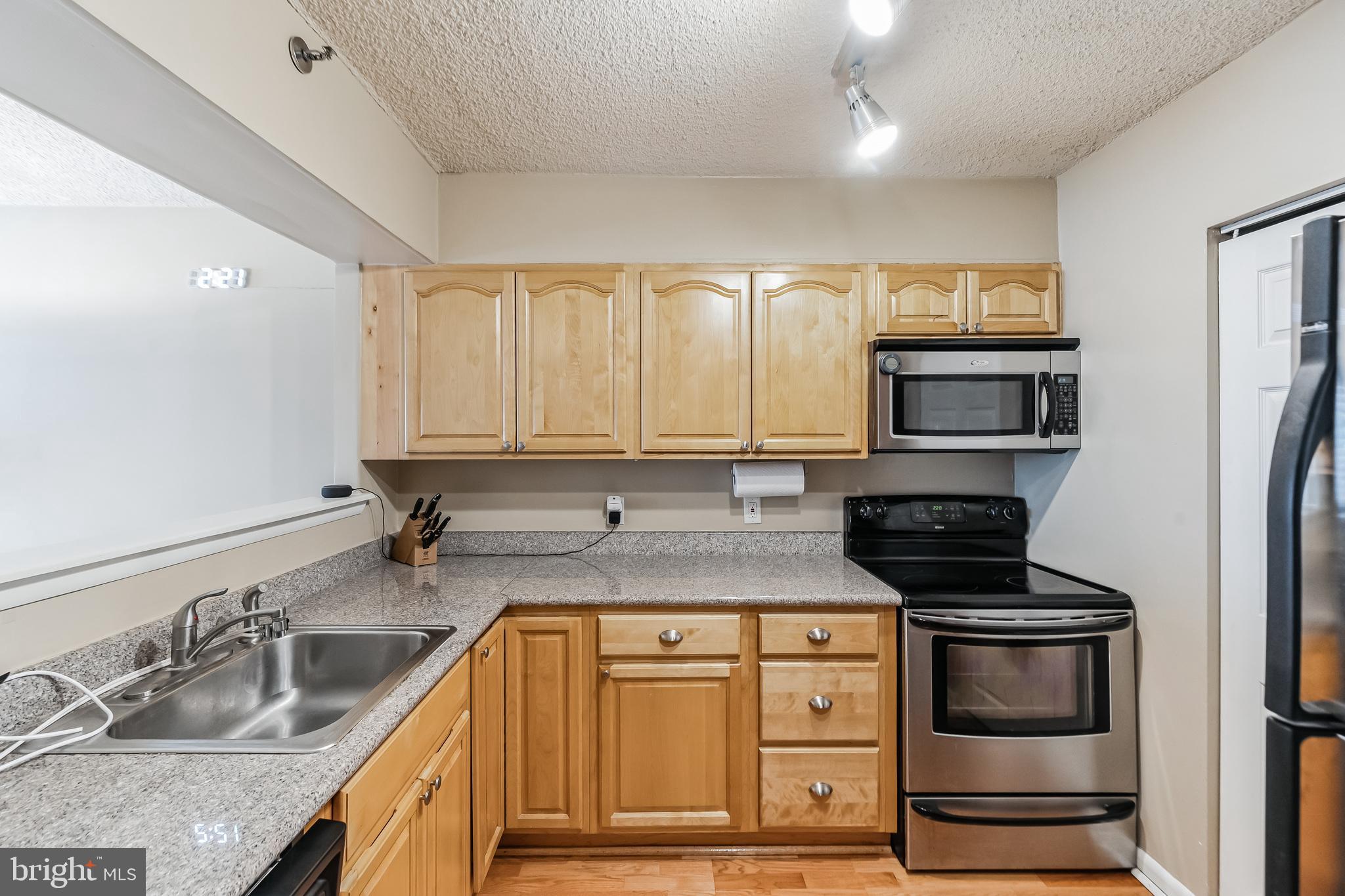 LOGAN SQUARE - Residential