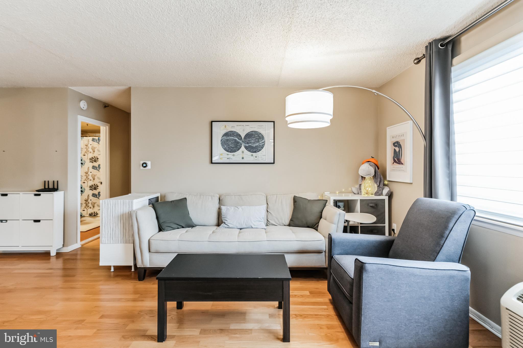 LOGAN SQUARE - Residential