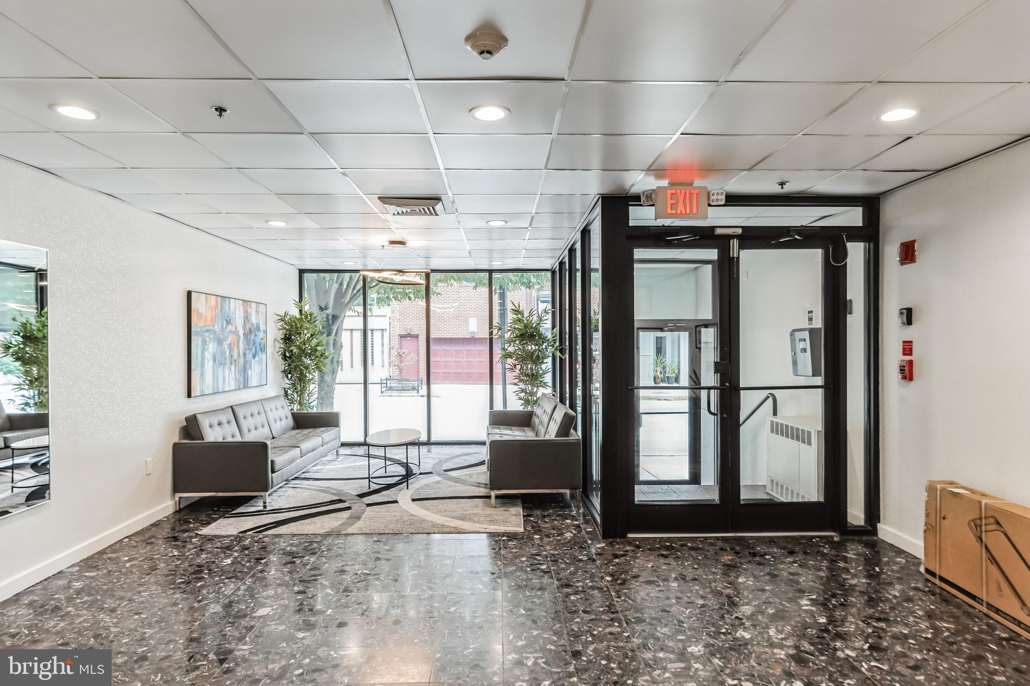 LOGAN SQUARE - Residential