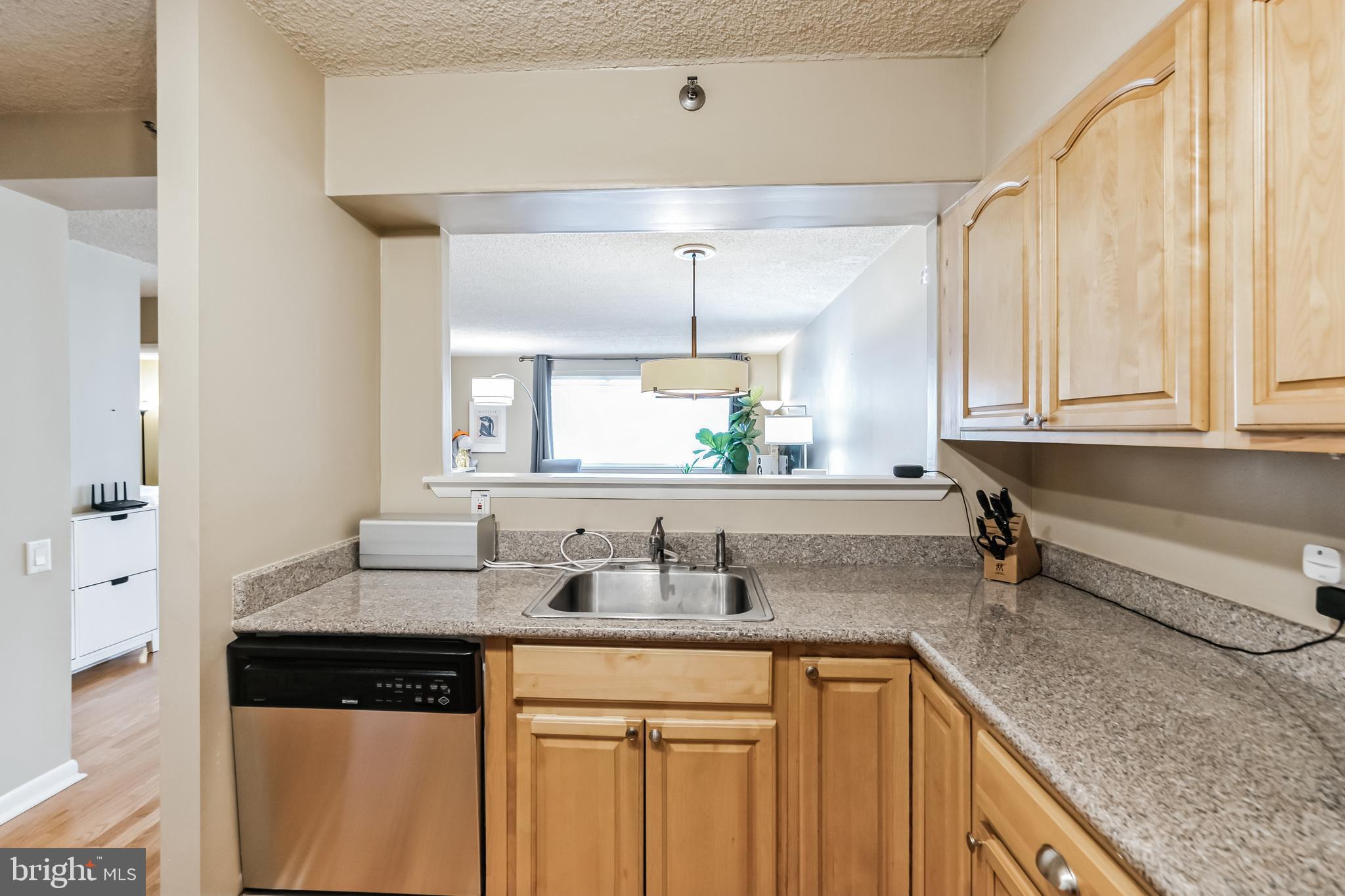 LOGAN SQUARE - Residential