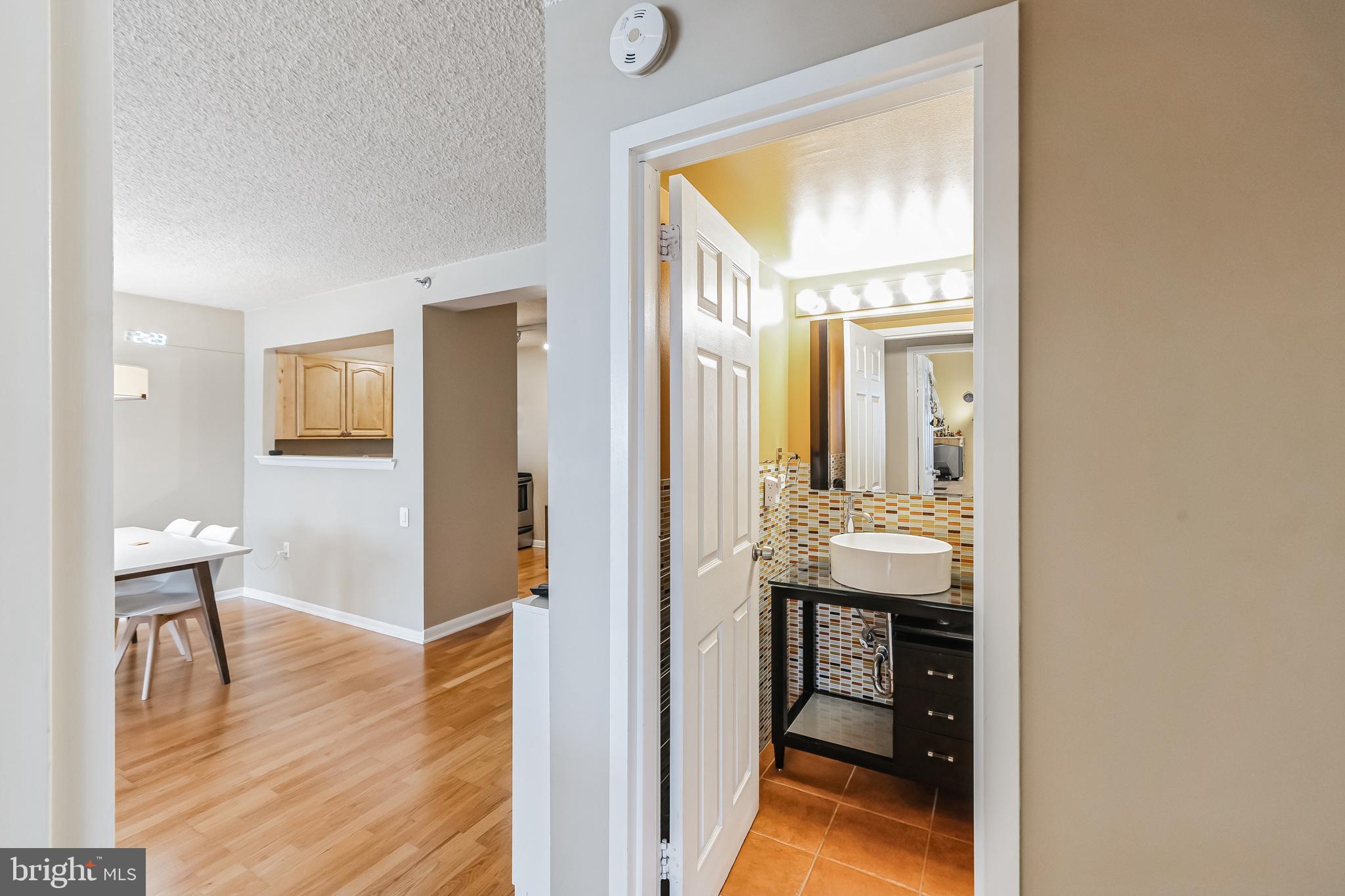 LOGAN SQUARE - Residential