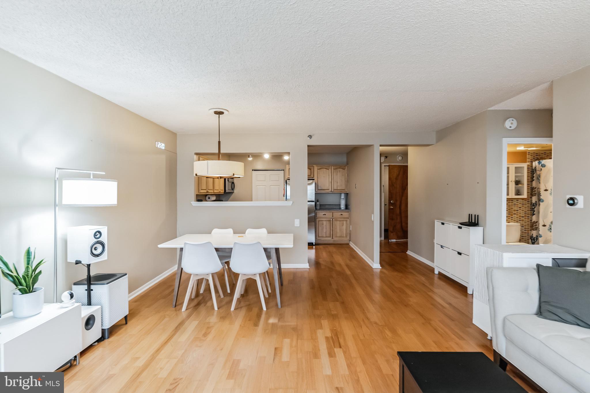 LOGAN SQUARE - Residential