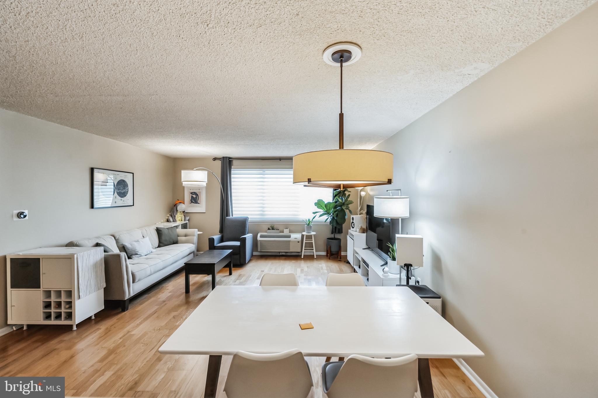 LOGAN SQUARE - Residential