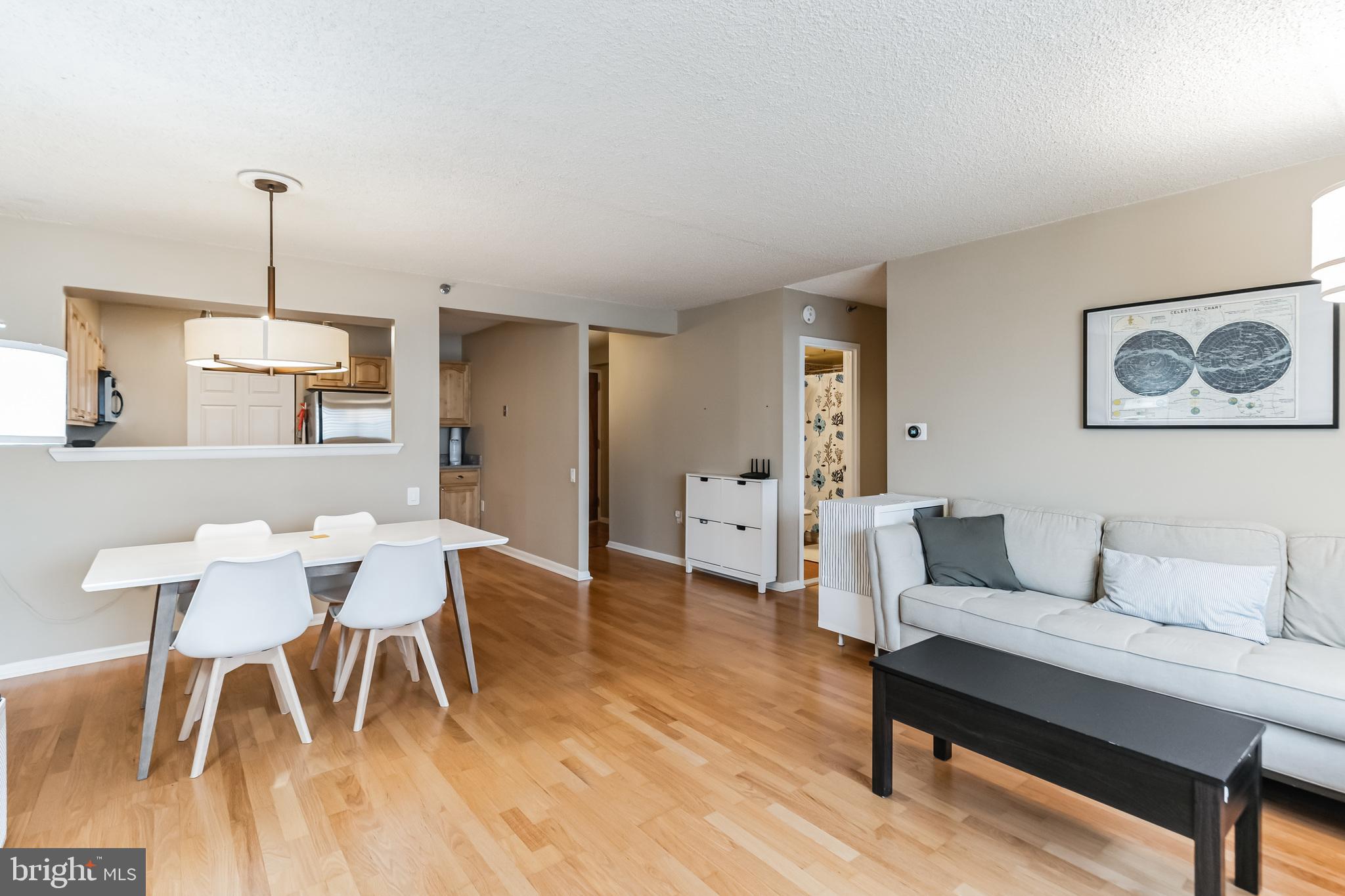 LOGAN SQUARE - Residential