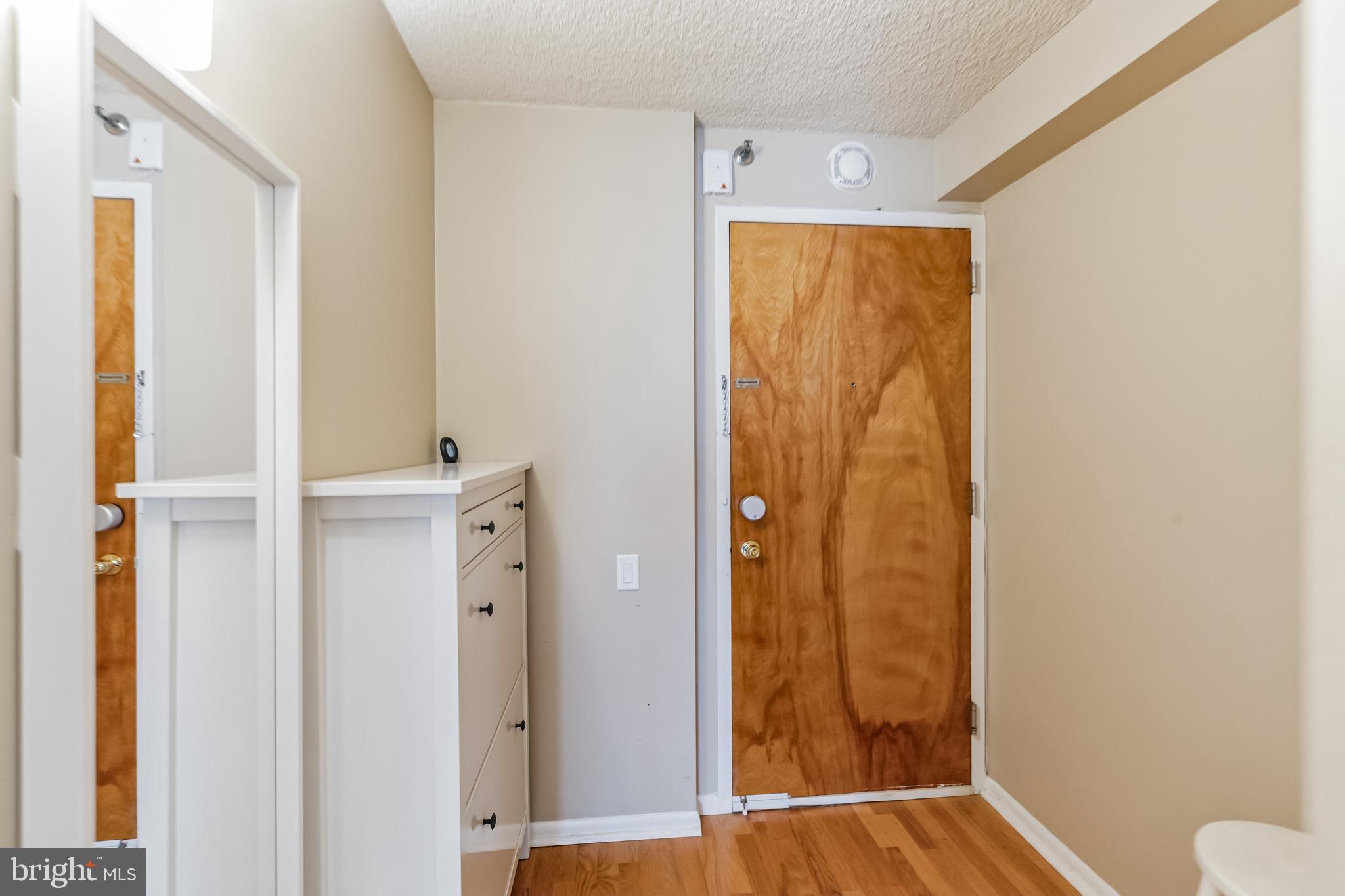 LOGAN SQUARE - Residential