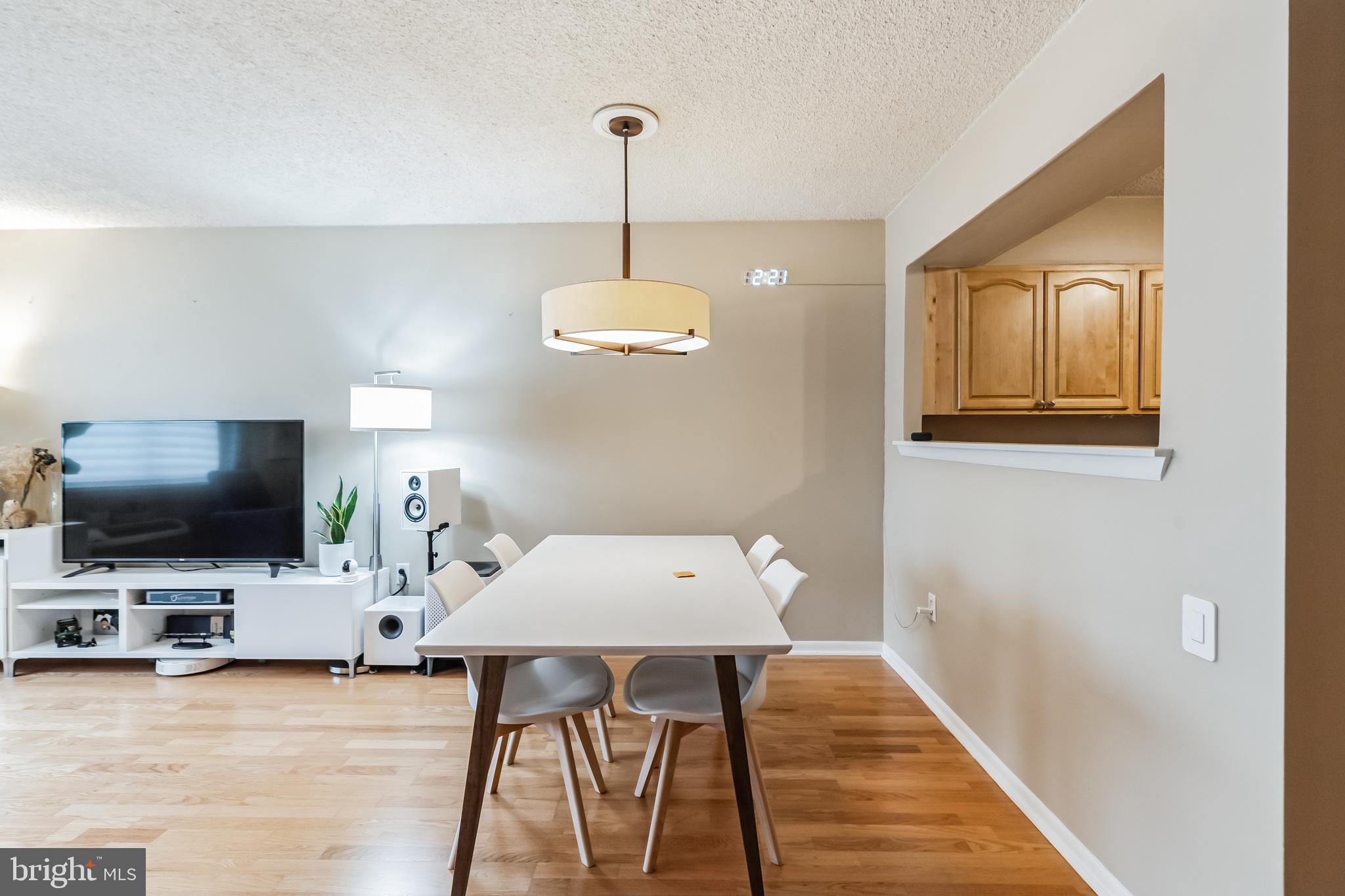 LOGAN SQUARE - Residential