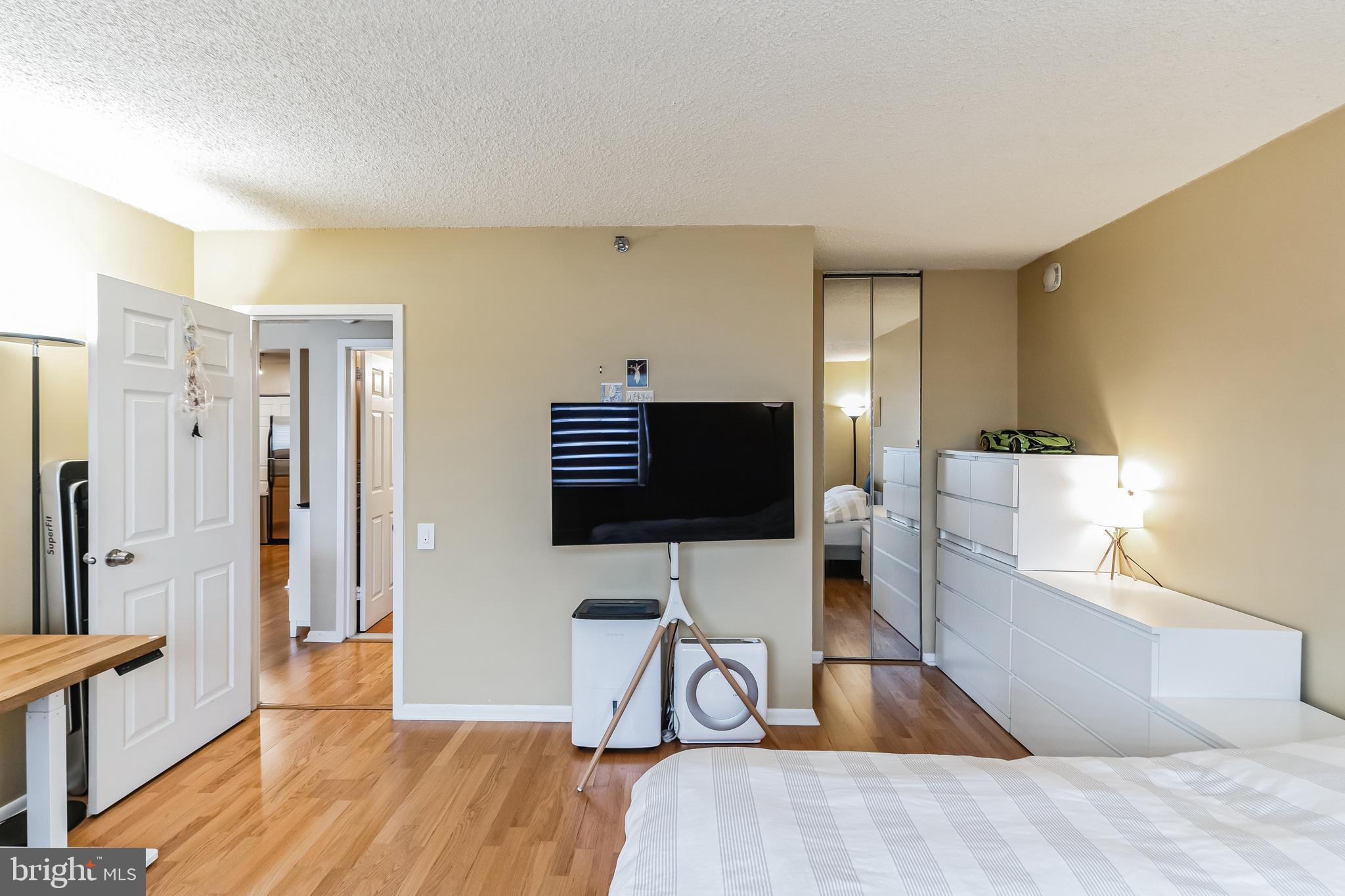 LOGAN SQUARE - Residential