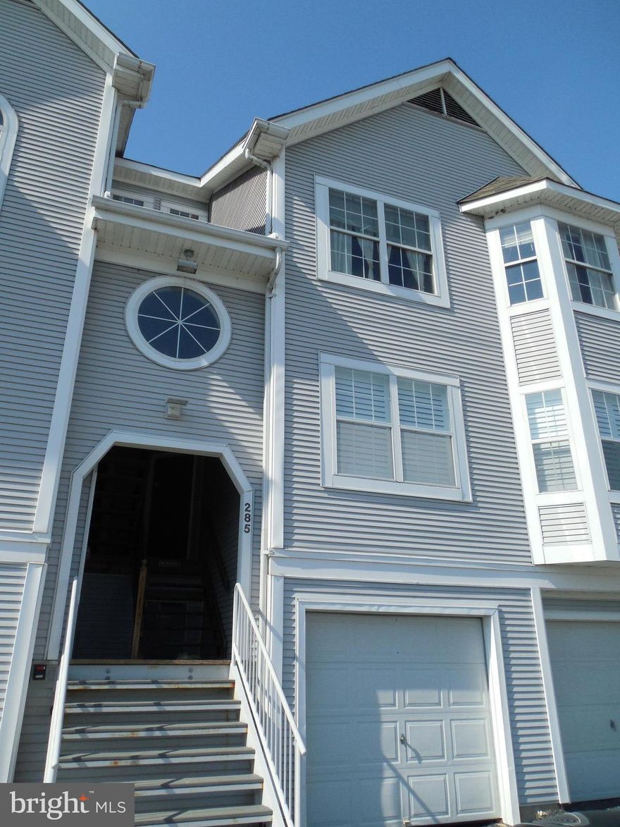 Relax and enjoy the Upper Chesapeake. This 2 bedroom 2 full bathroom condo plus loft in the waterfront community of Canvasback Cove in beautiful Havre de Grace has a 32 foot boat slip at your doorstep. Contemporary open floor plan with vaulted ceiling. Gorgeous water views from your deck and dining area. 2 car garage with plenty of storage. Walking distance to restaurants, shops and promenade. Owner will be installing new carpets.
