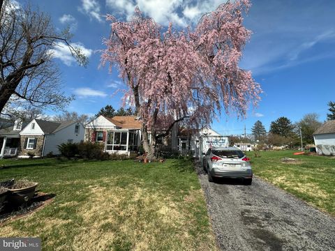 Homes For Sale - 1811 Ardin Dr Dr<br/> Montgomery County, NORRISTOWN, PA 19403