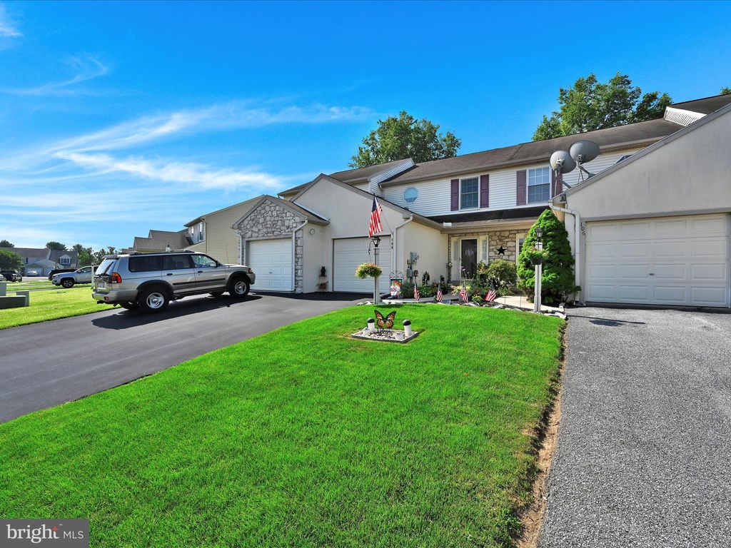 Photo of 108 Moorland Court, LITITZ, PA 17543 (MLS # PALA2072620)