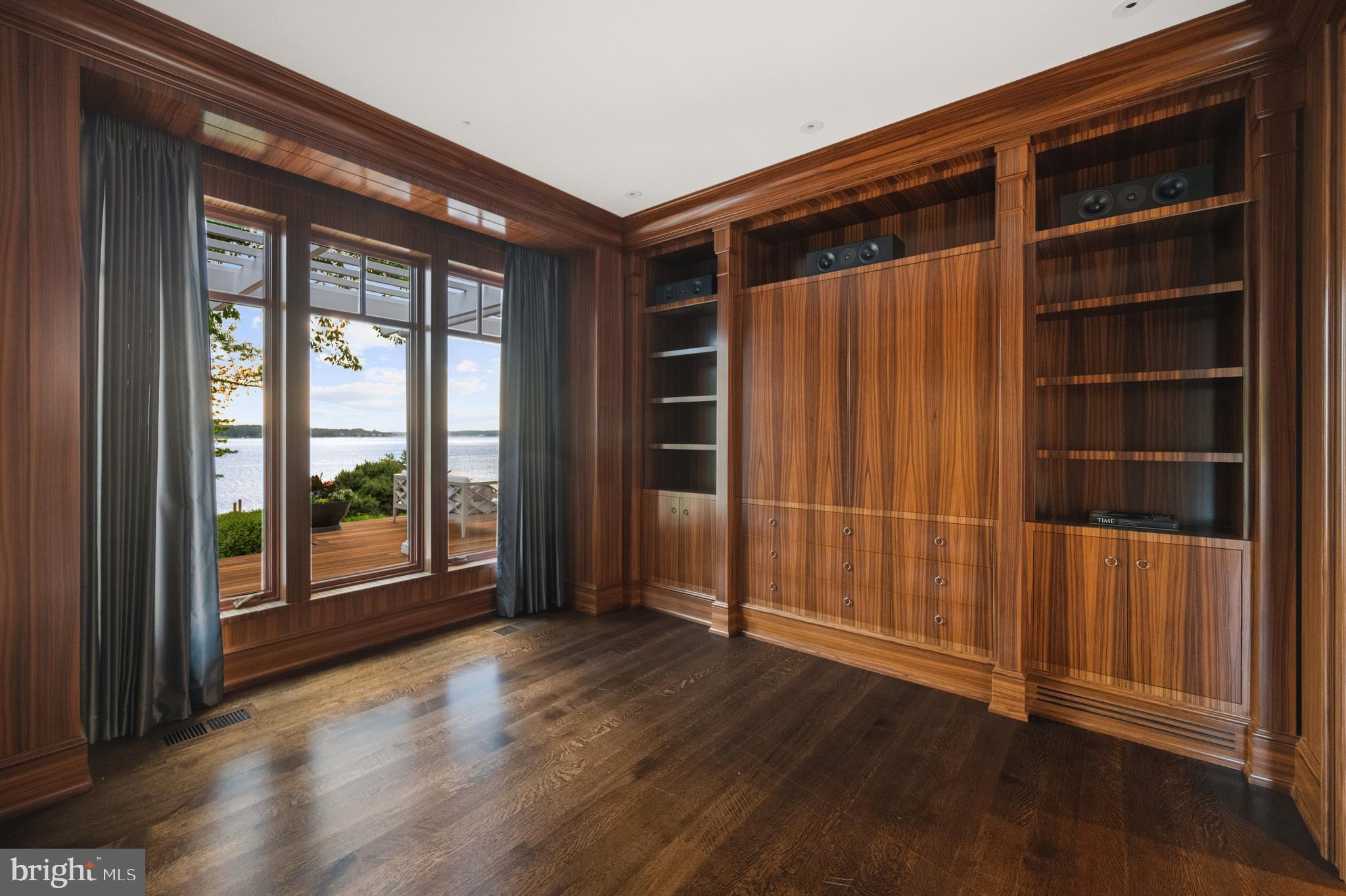 WIMBLEDON FARMS - Residential