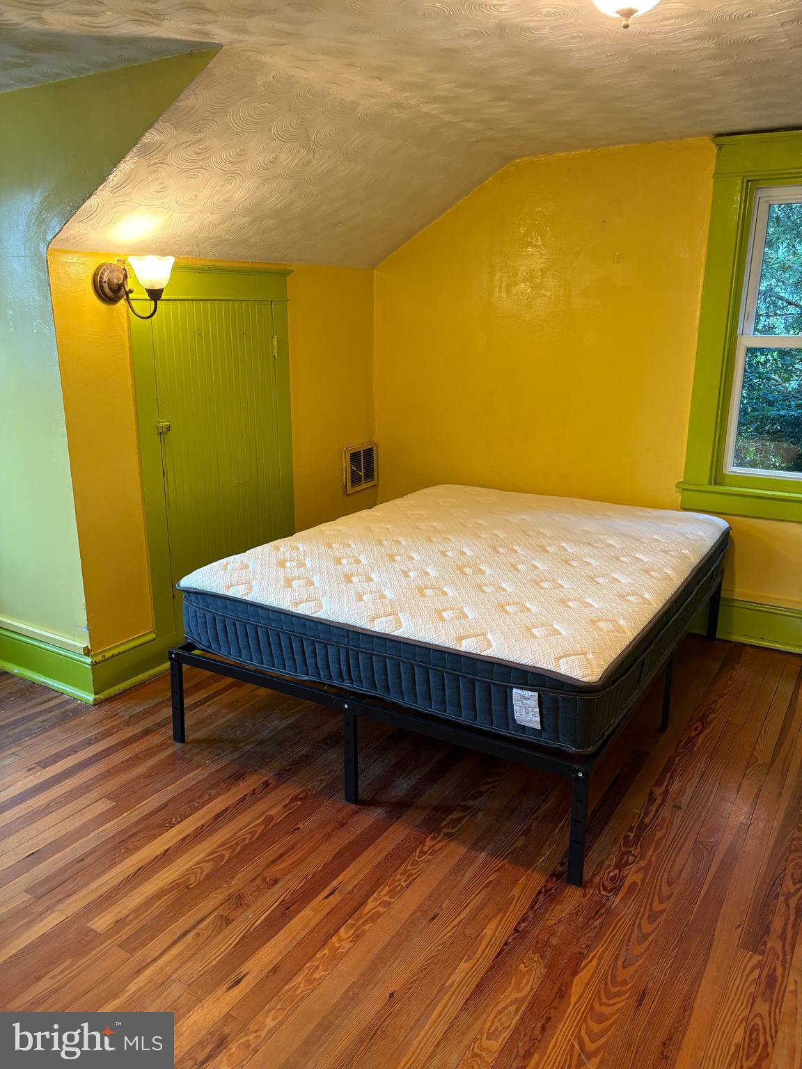 HAMPSTEAD - Residential