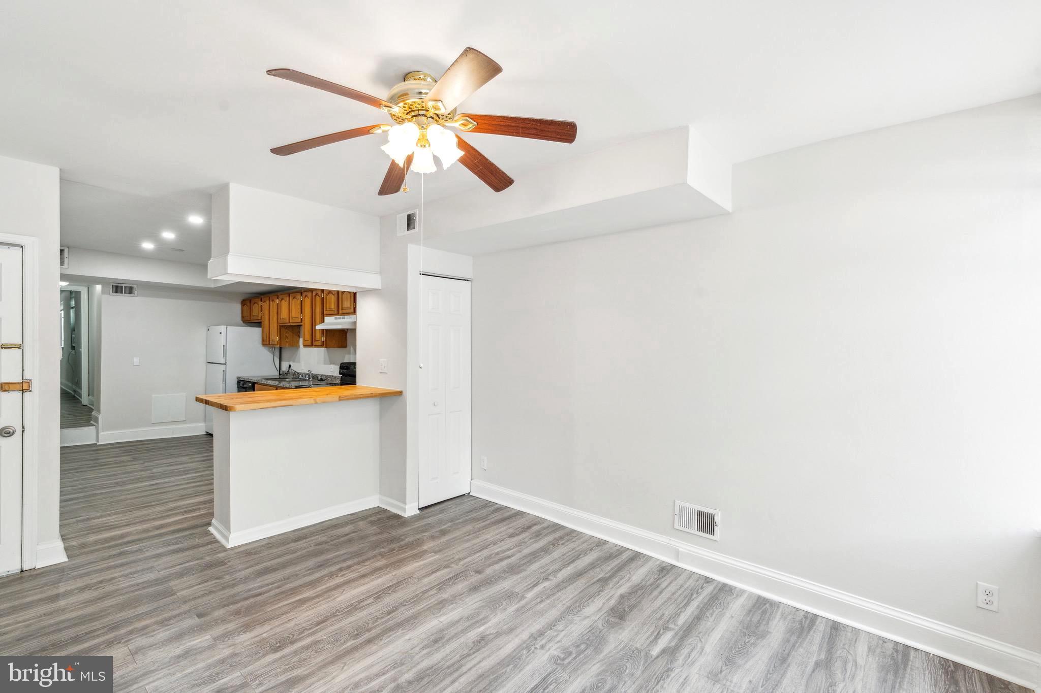 HOLLINS MARKET - Residential Lease