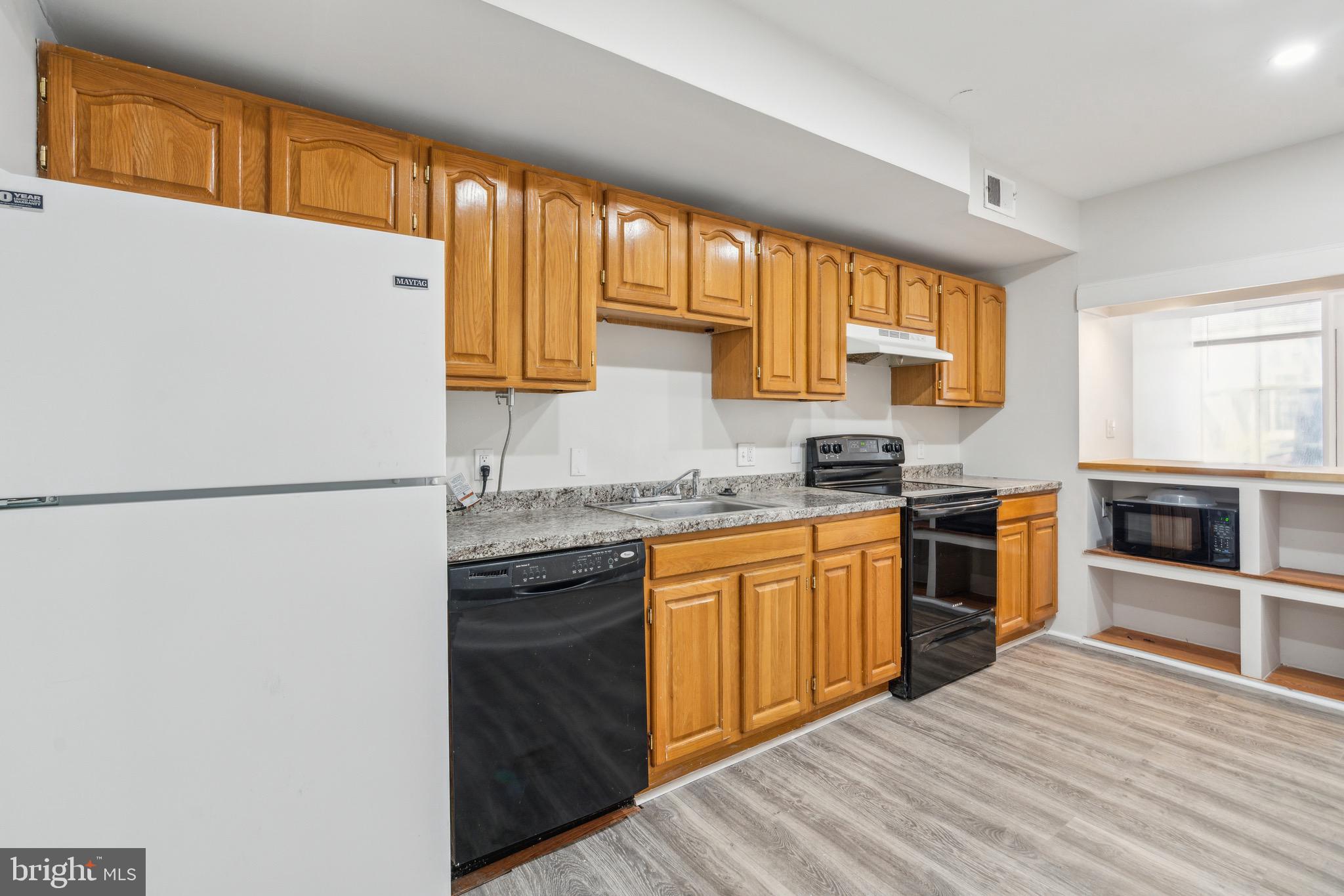 HOLLINS MARKET - Residential Lease