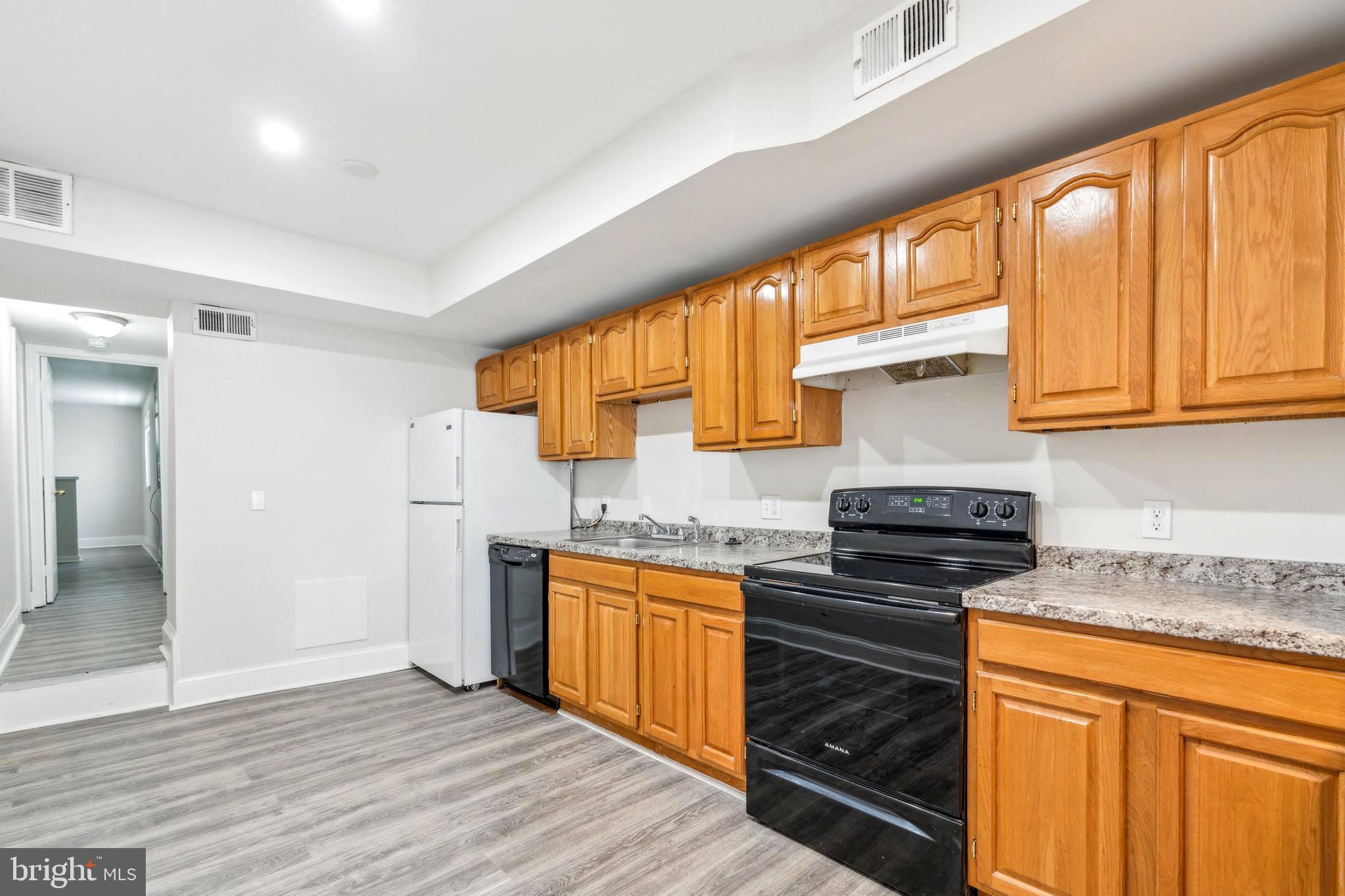 HOLLINS MARKET - Residential Lease