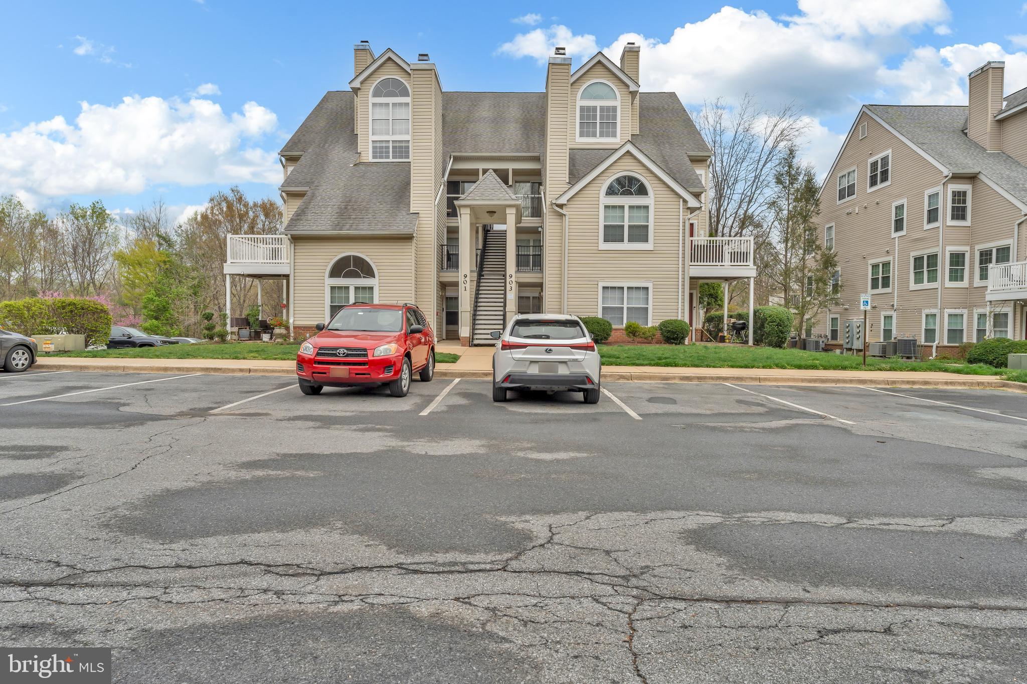 903 HILLSIDE LAKE TERRACE 601