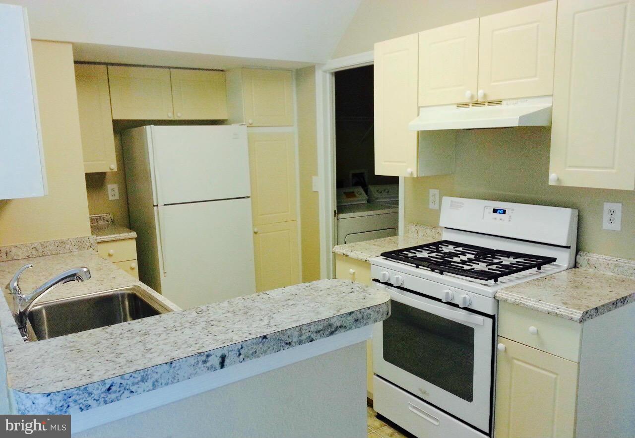 GATES OF FAIR LAKES - Residential Lease