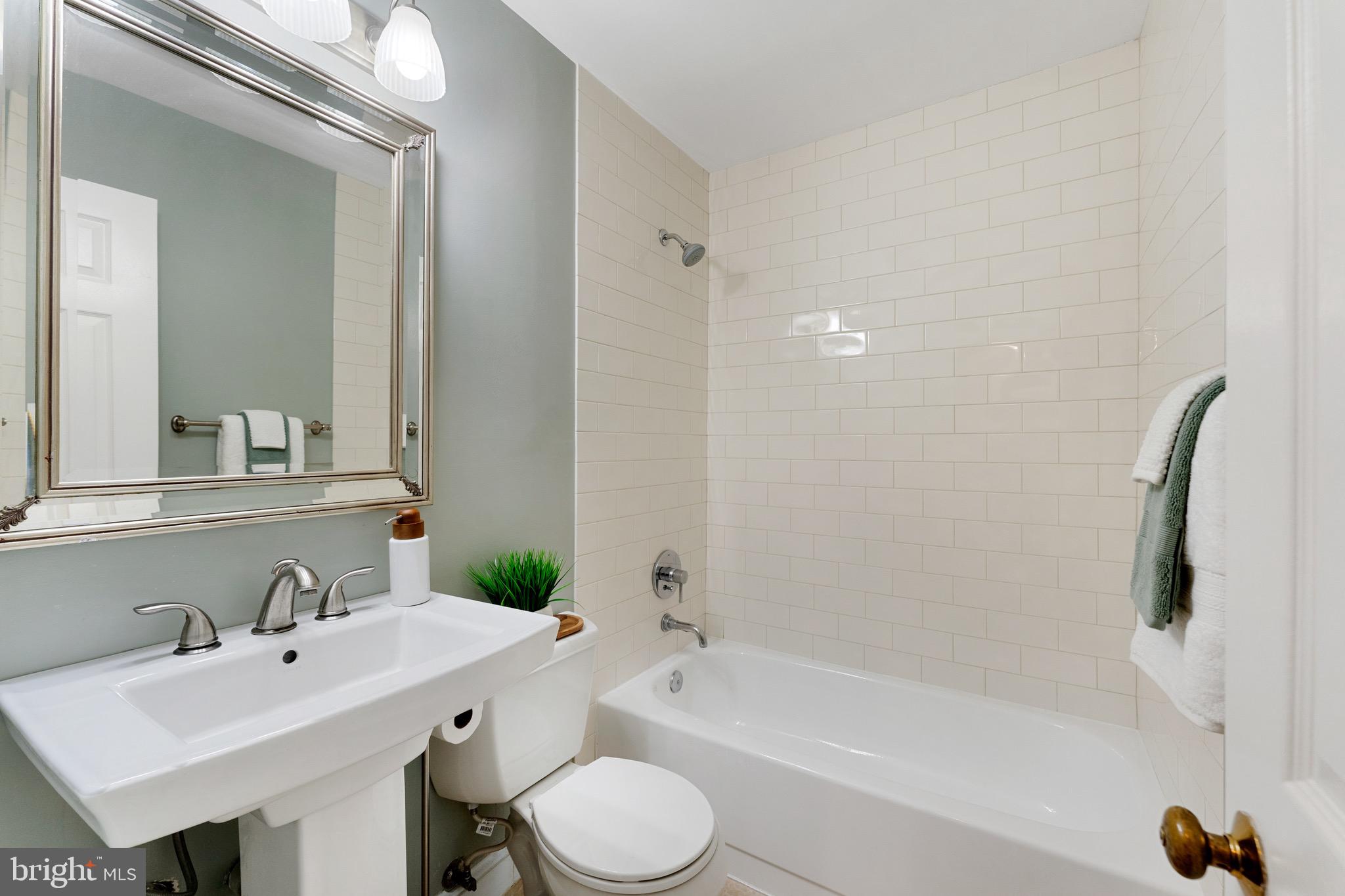 VIRGINIA VILLAGE - Residential