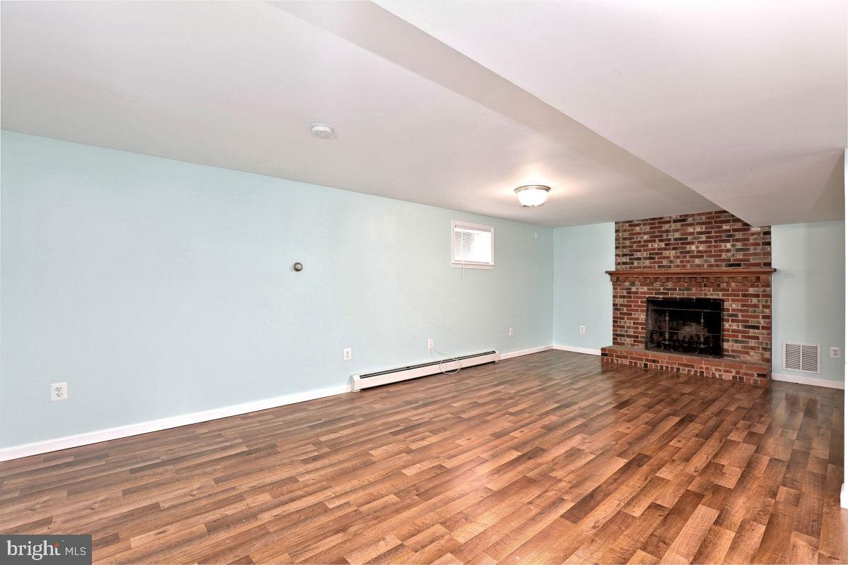 SUGARLAND HEIGHTS - Residential Lease