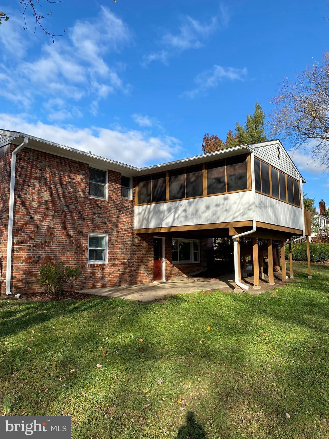 SUGARLAND HEIGHTS - Residential Lease