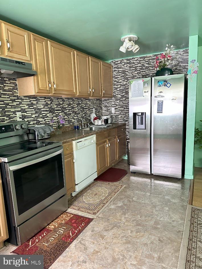 WEDGEWOOD - Residential