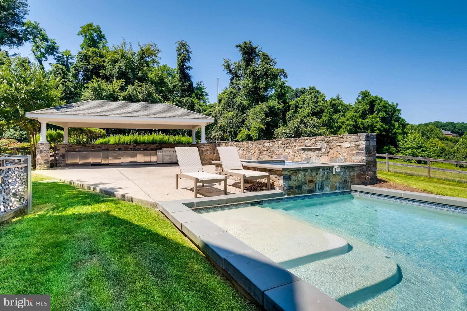 LUTHERVILLE - Residential