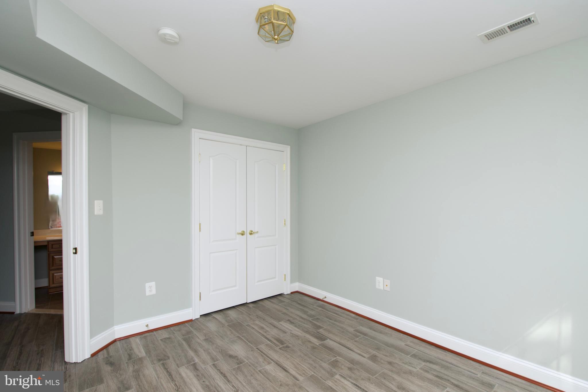 FAIRFAX PARK - Residential Lease