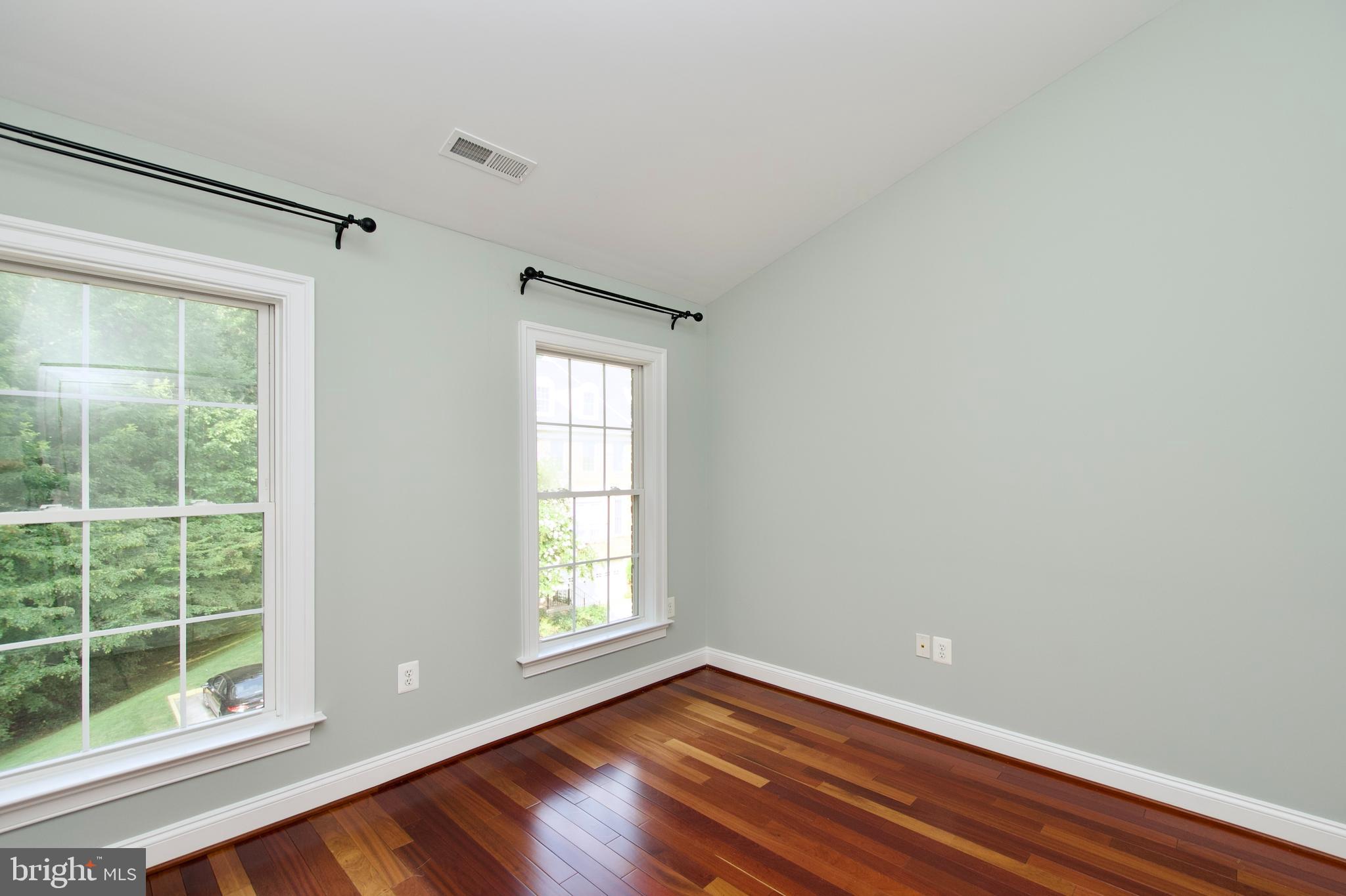 FAIRFAX PARK - Residential Lease