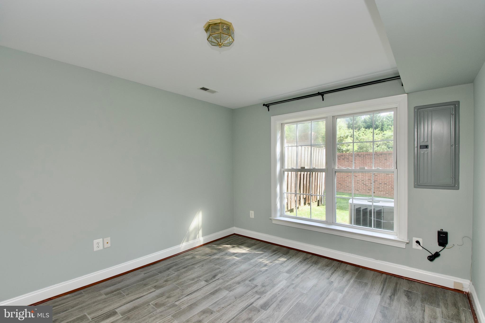 FAIRFAX PARK - Residential Lease