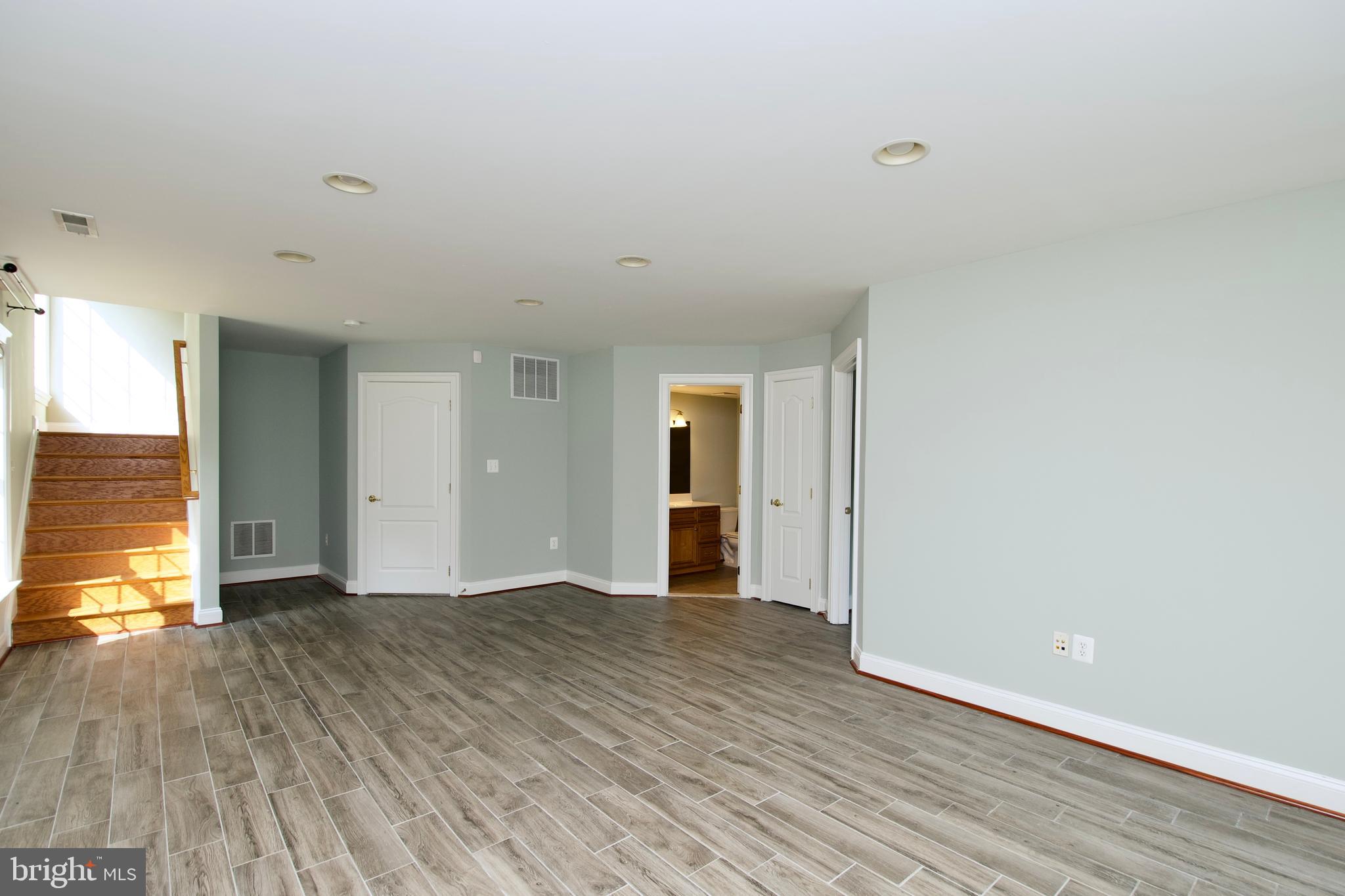 FAIRFAX PARK - Residential Lease