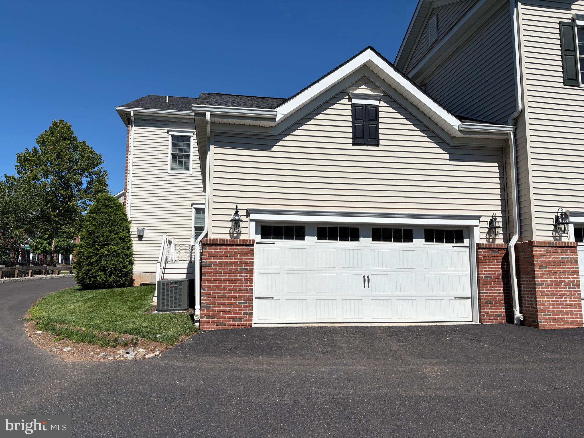 39 CREEKVIEW LANE
