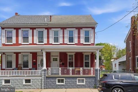 Townhouse For Sale - 57 W 3rd Street<br/> POTTSTOWN, PA 19464