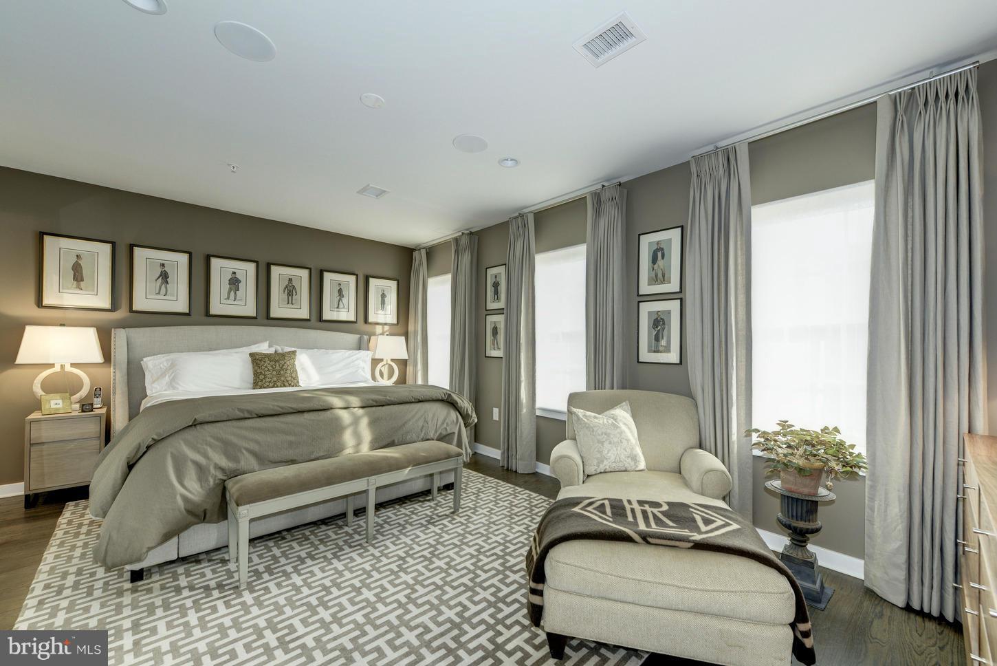 GASLIGHT SQUARE - Residential