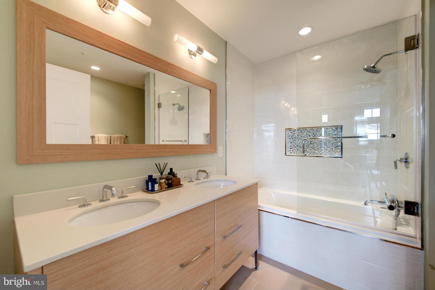 GASLIGHT SQUARE - Residential