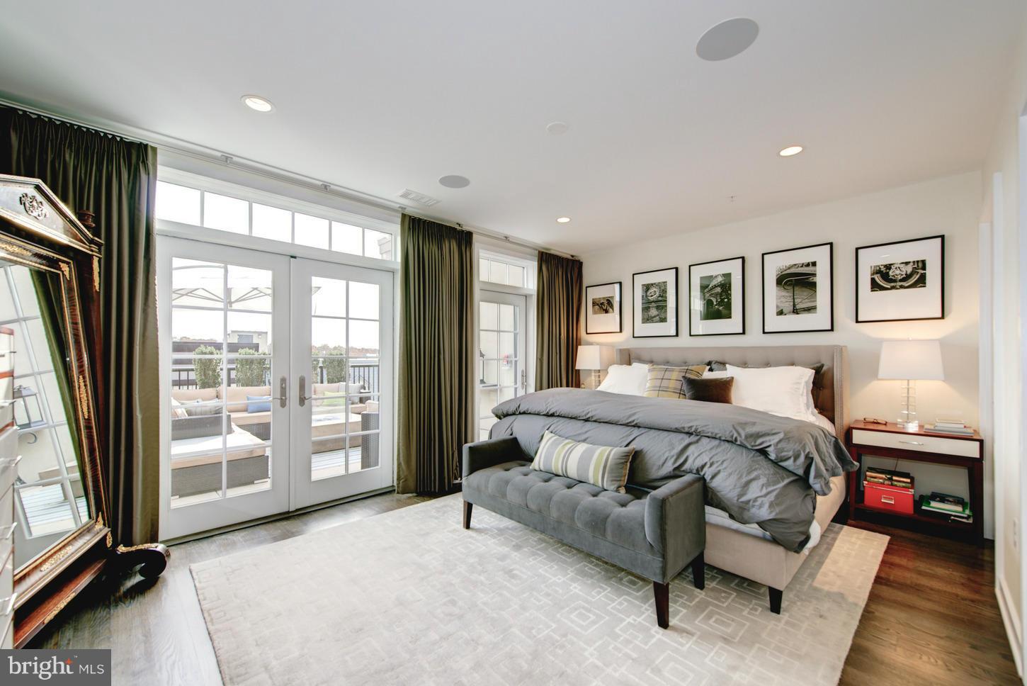 GASLIGHT SQUARE - Residential